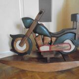 Moto à bascule