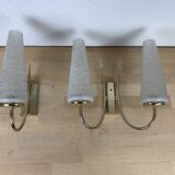 Paire d'appliques laiton et opaline années 50