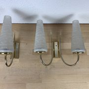 Paire d'appliques laiton et opaline années 50