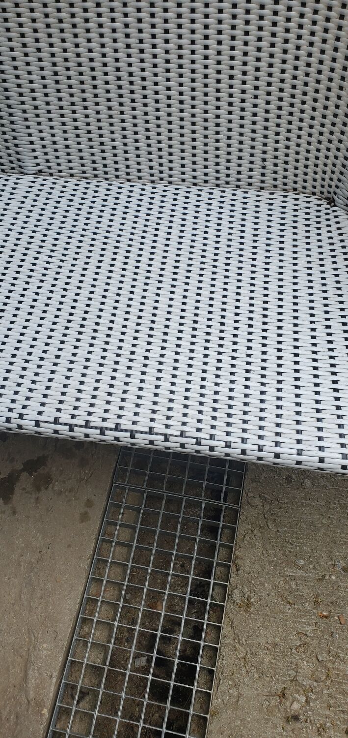 Black and white garden lounge