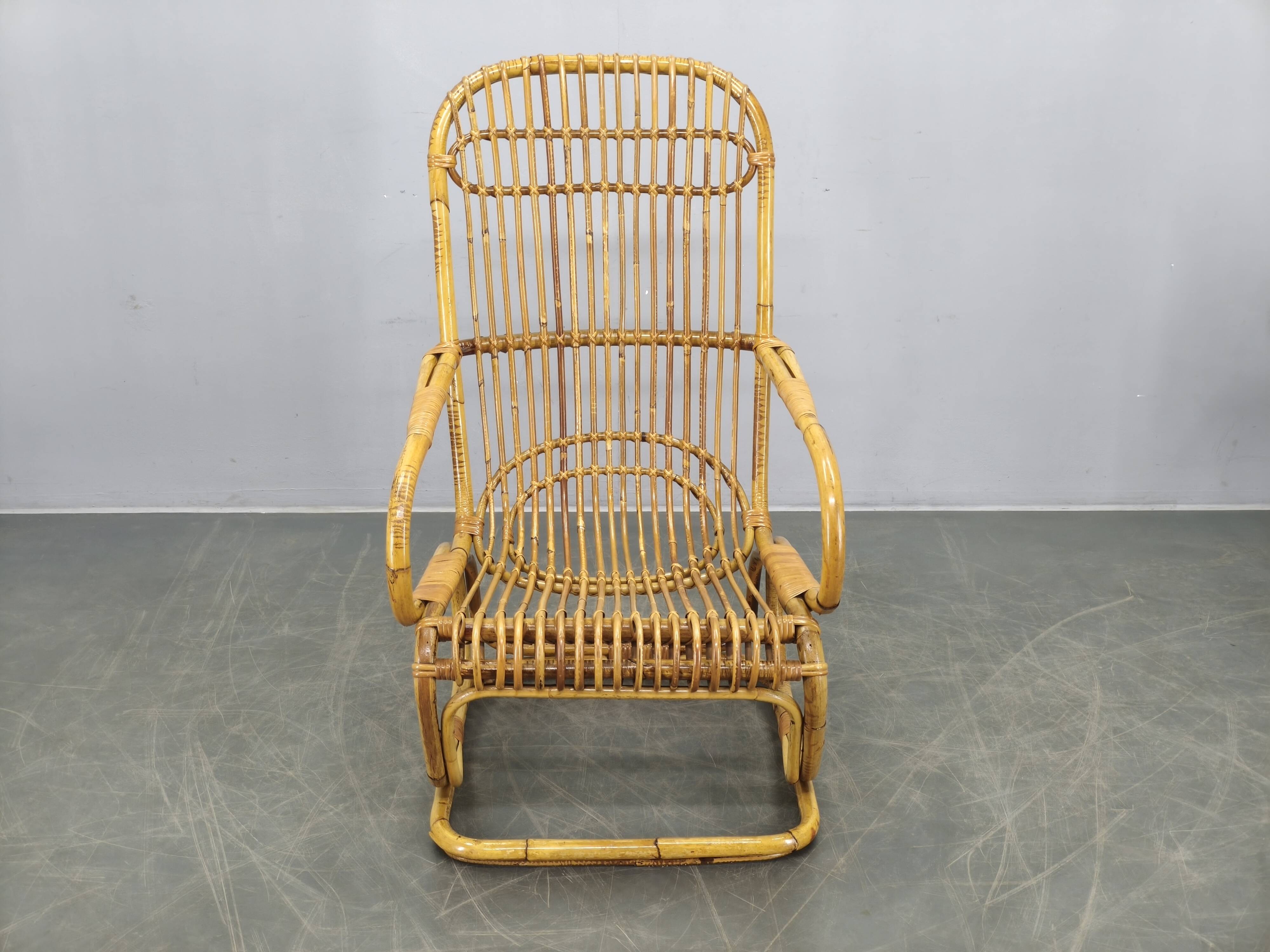 Fauteuil en rotin italien des années 1960.