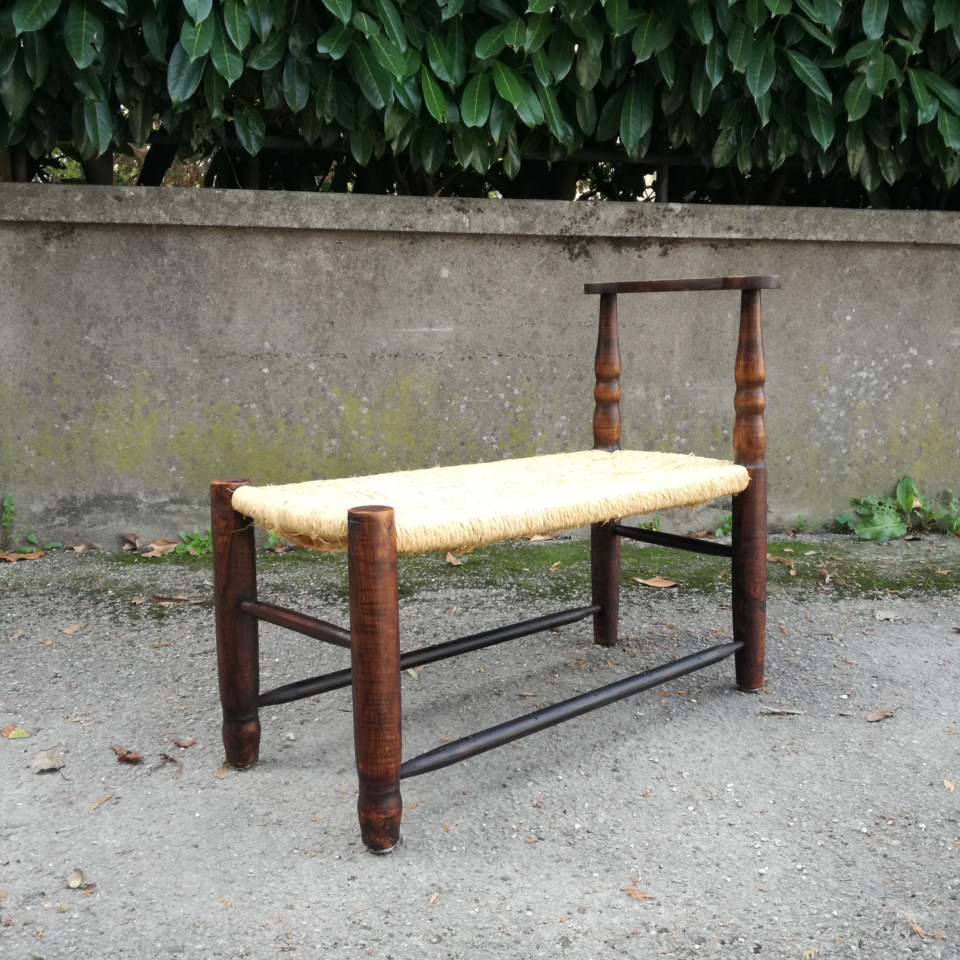 Cantel or antique mulched bench of fireplace corner
