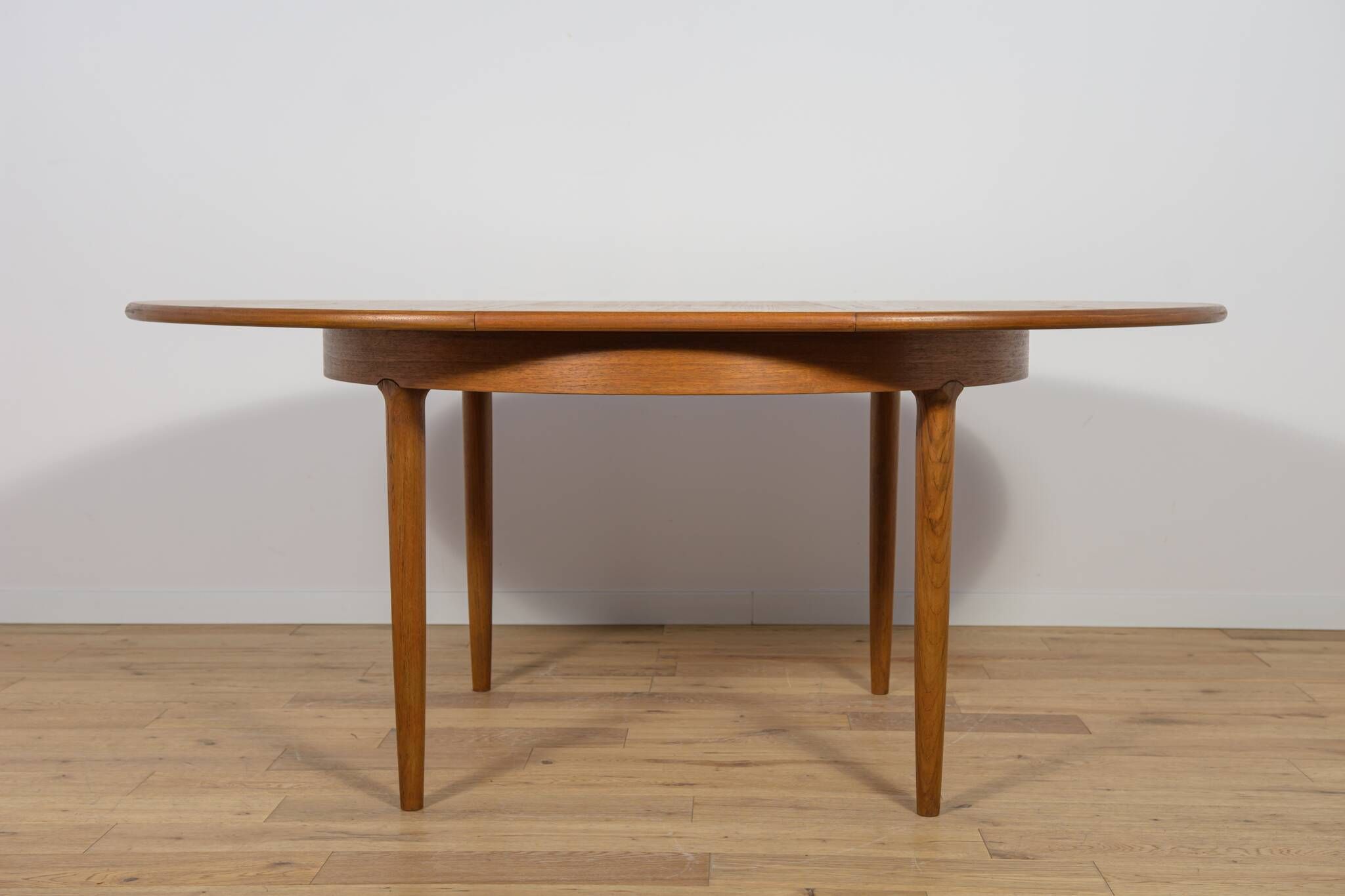 Mid-Century Round Teak Extendable Dining Table, United Knigdom, 1960s