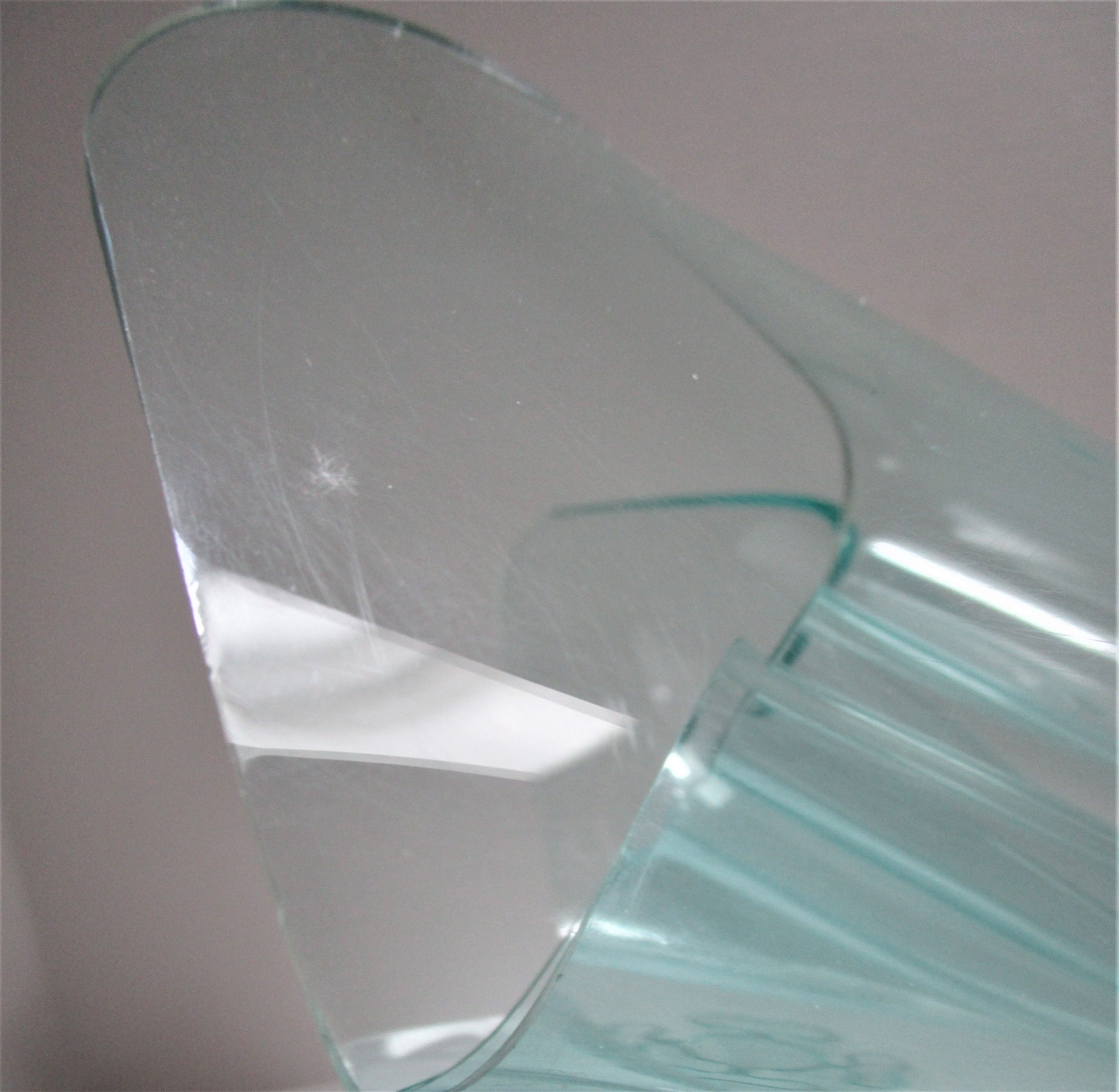 Two vases handkerchiefs Guzzini plexiglass lucite design 70s