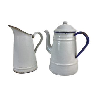 Coffee maker and enamelled sheet metal broc