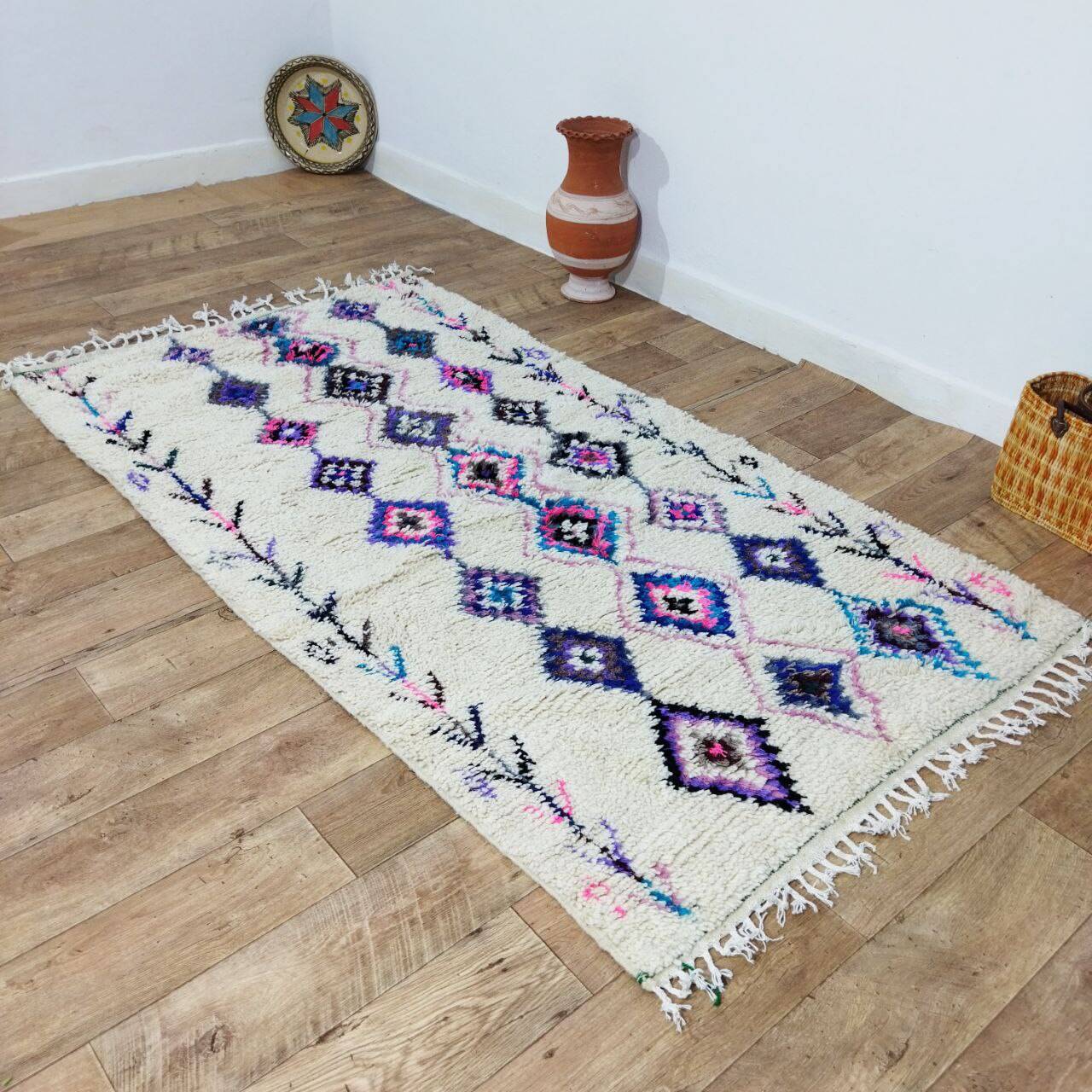 Handmade moroccan berber rug 217 x 117 cm