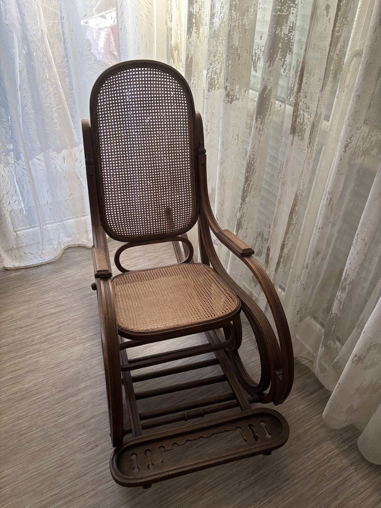 Thonet rattan rocking chair from the 1920s.