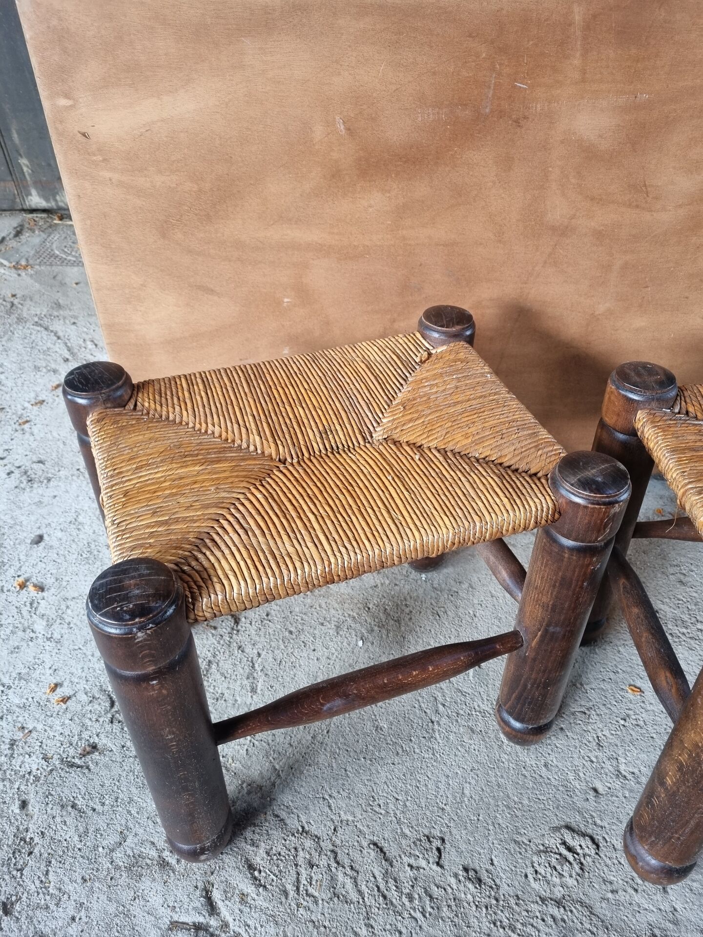 Set of 2 straw stools