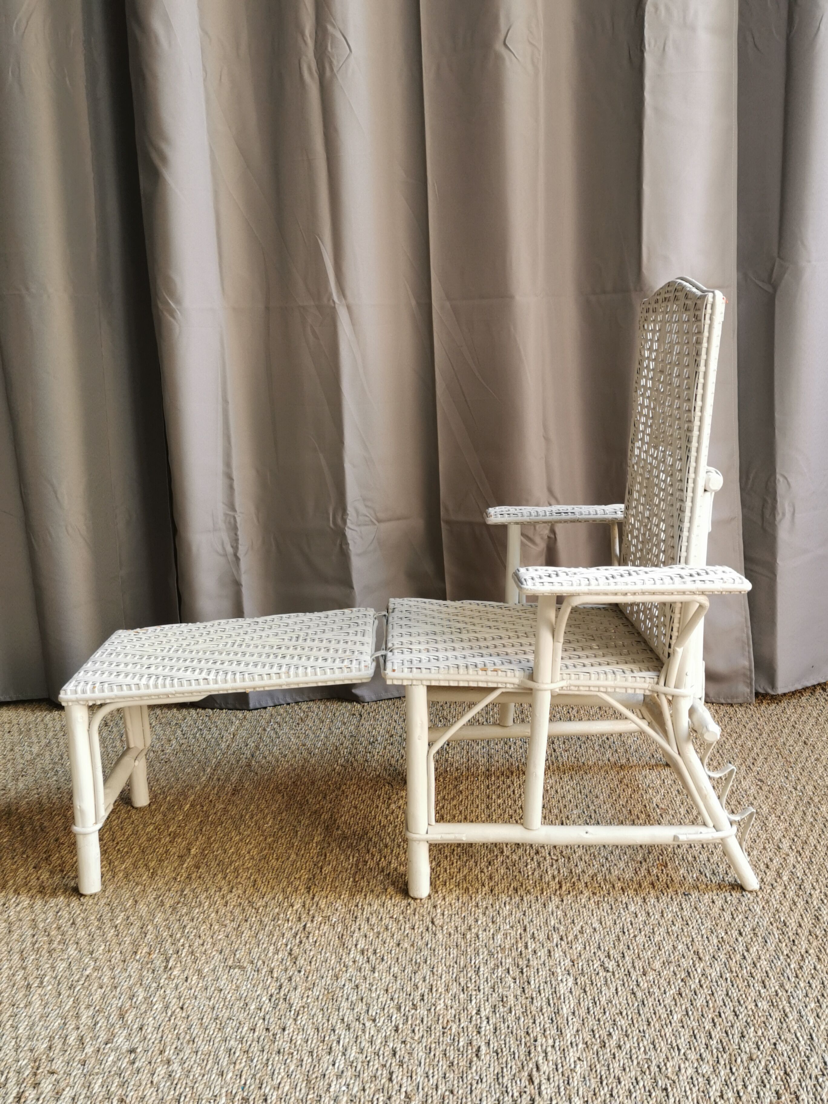 Rattan children's chaise longue