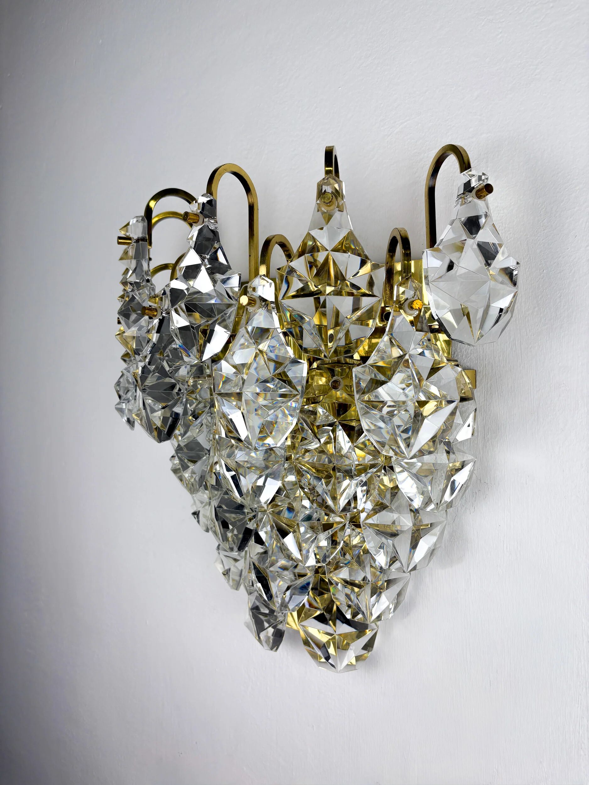 Kinkeldey XL 5-tier cut crystal wall sconce, gilt brass, Germany, 1970s