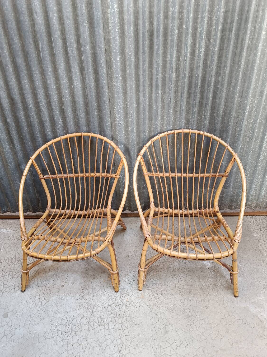 Paire de fauteuils coquille en osier rotin vintage