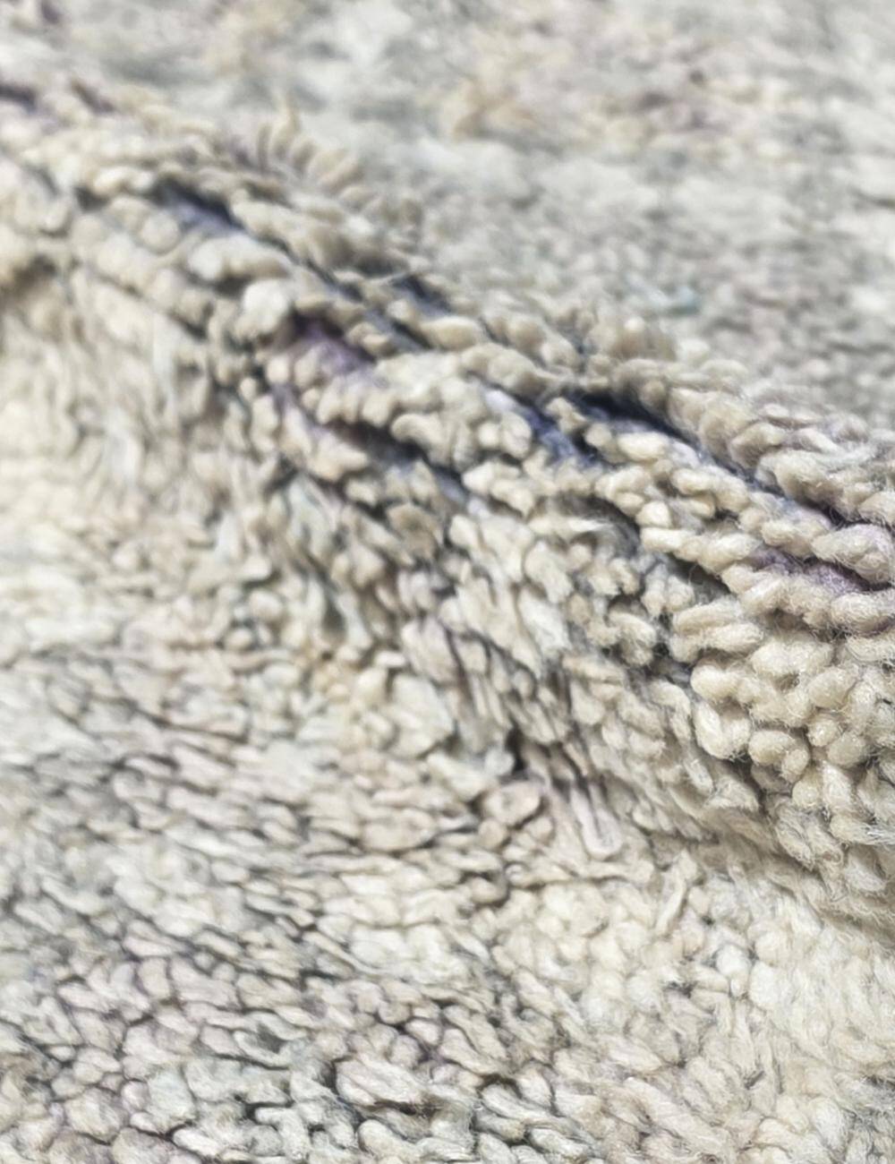 Minimalist Berber Rug - 272 x 170 cm