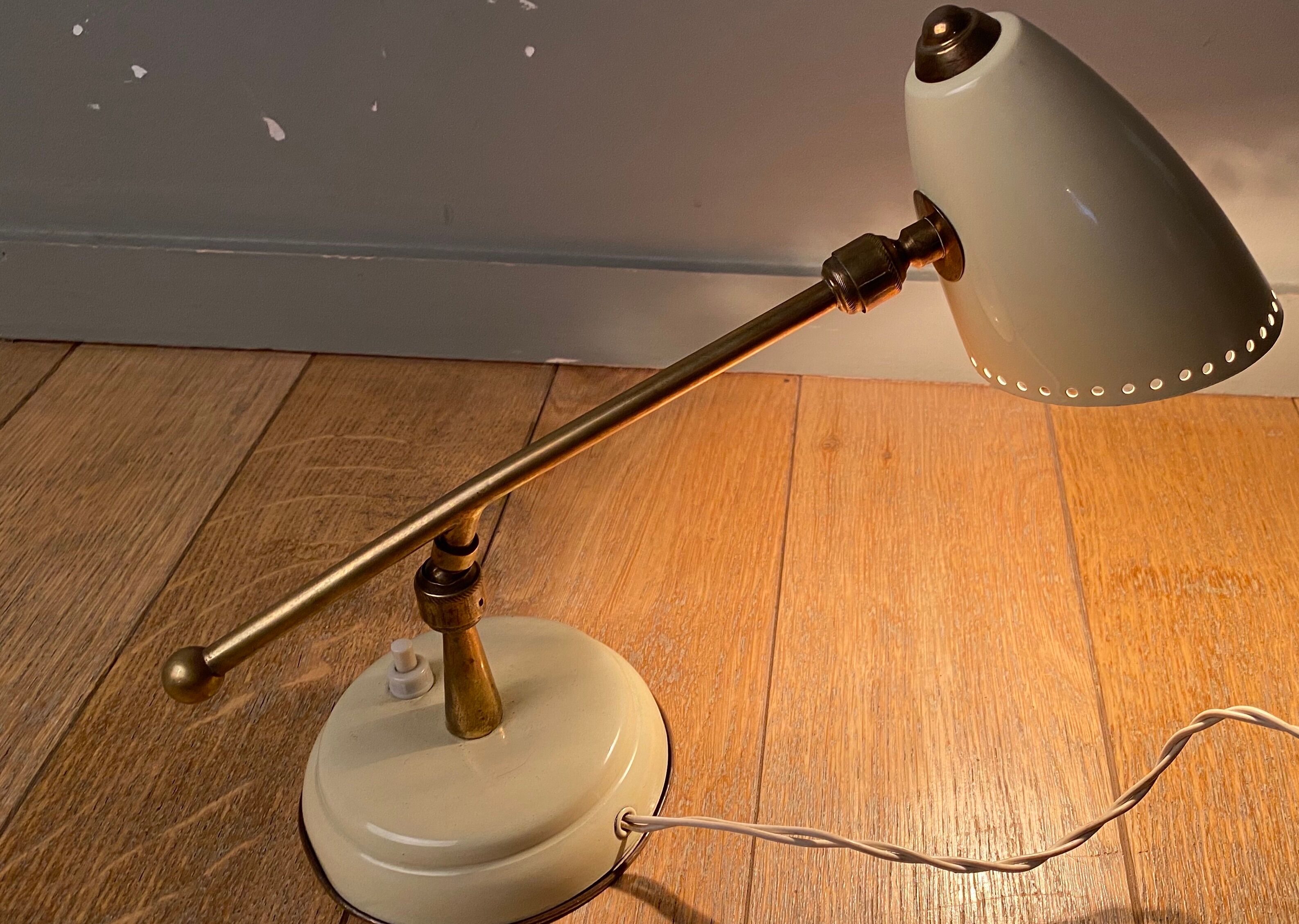 Lampe de fabrication Italienne 1950 articulée à balancier