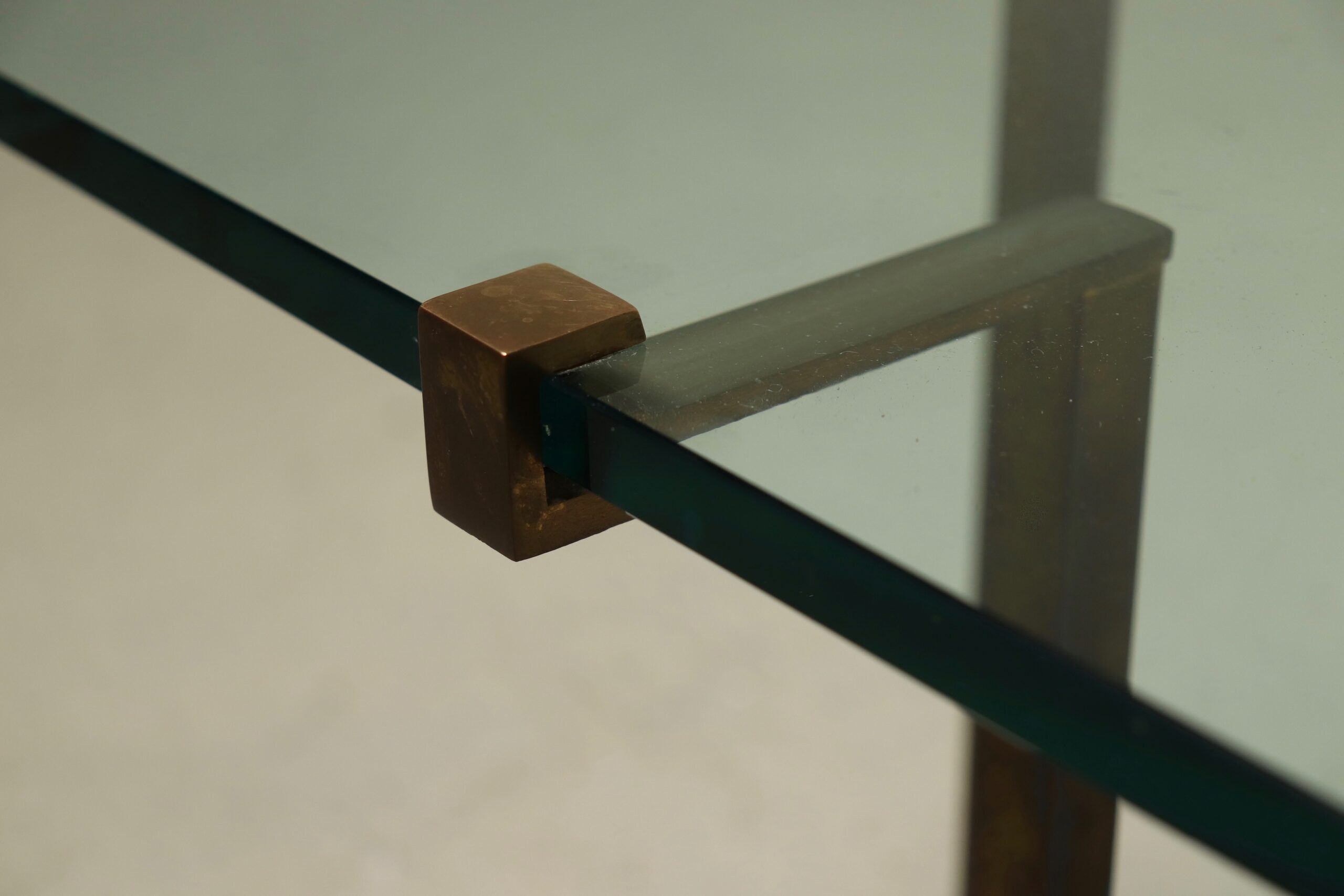Table d'appoint modèle T18 par Peter Ghyczy années 1970