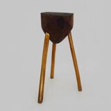 Ancien Billot de boucher tripode en chêne, sellette, tabouret. Années 5O