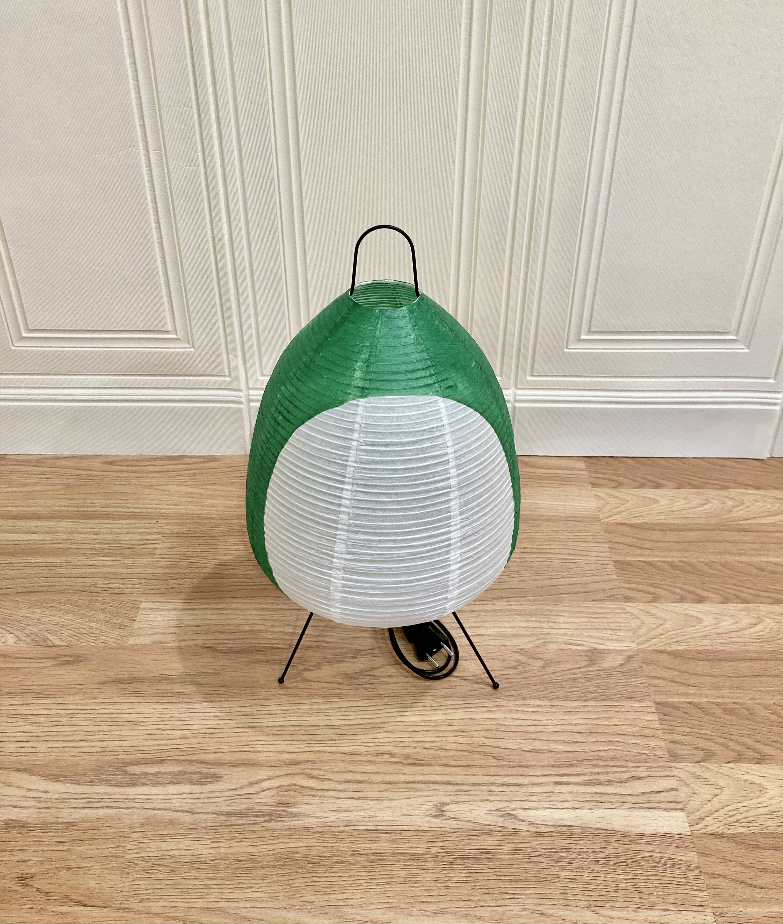 Lampe verte "design papier et métal".