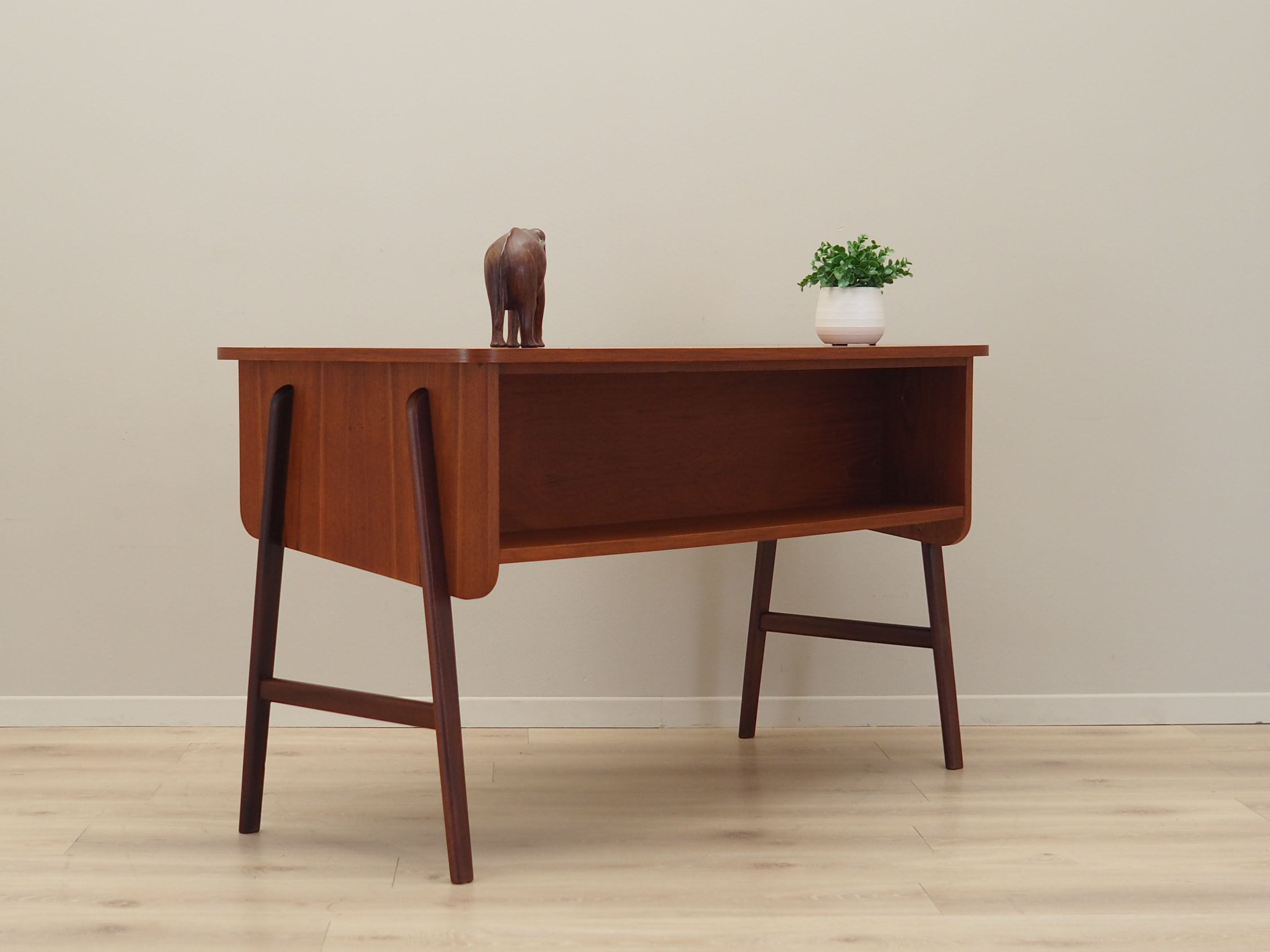 Teak desk, Danish design, 1970s, production: Denmark