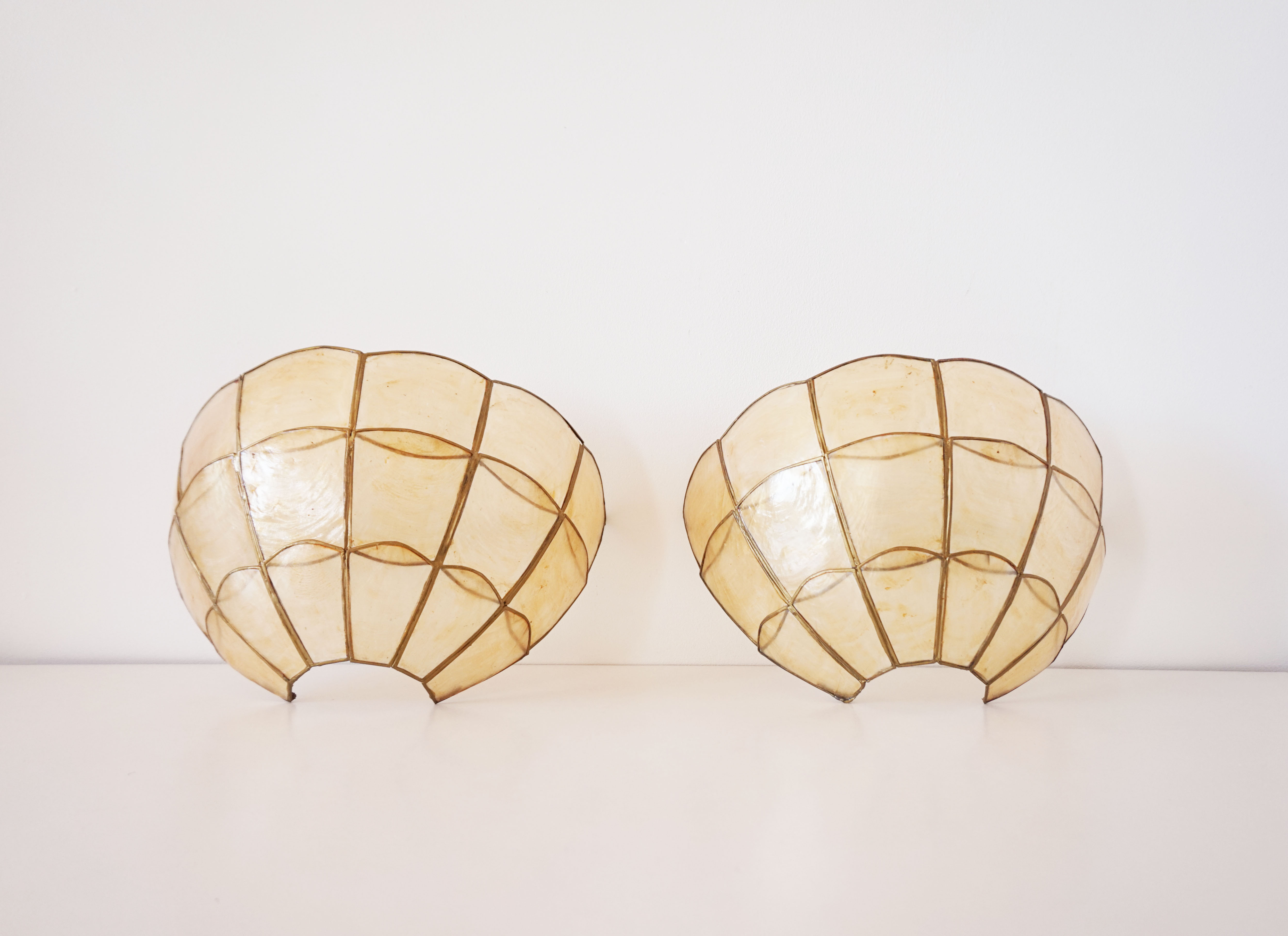 Paire d'appliques en nacre coquillage