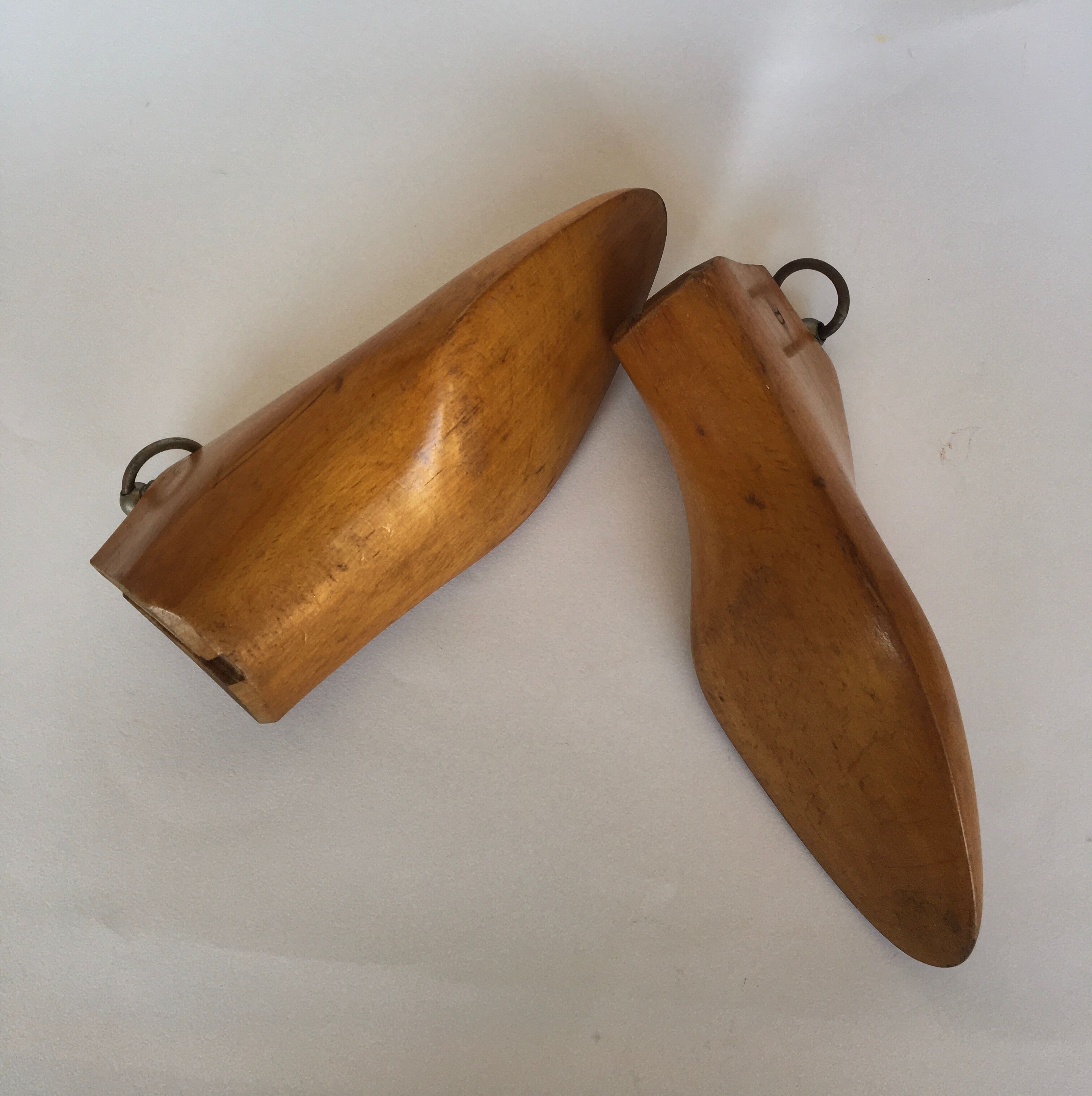 Wooden shoe trees