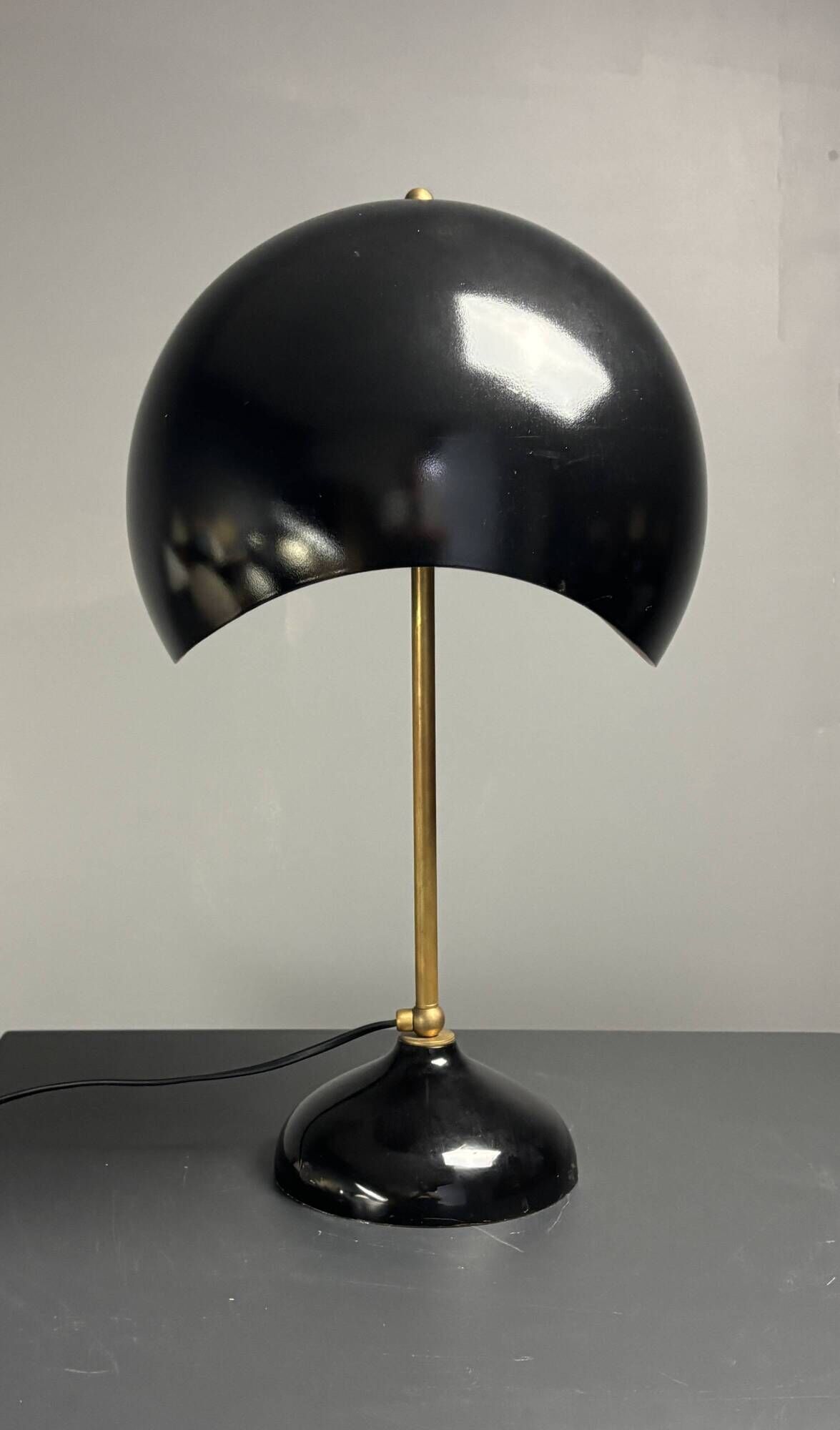 Midcentury Italian scallop mushroom wavy brass desk or table lamp, 1960s