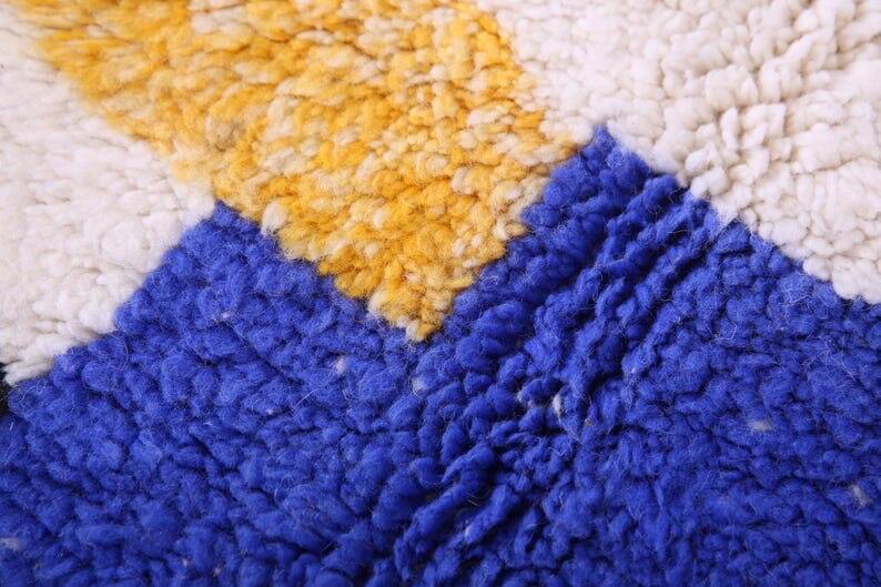 Berber rug in natural wool, size 150 x 250 cm, colorful patterns