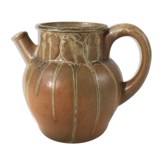 Pitcher in Sandstone Denbac