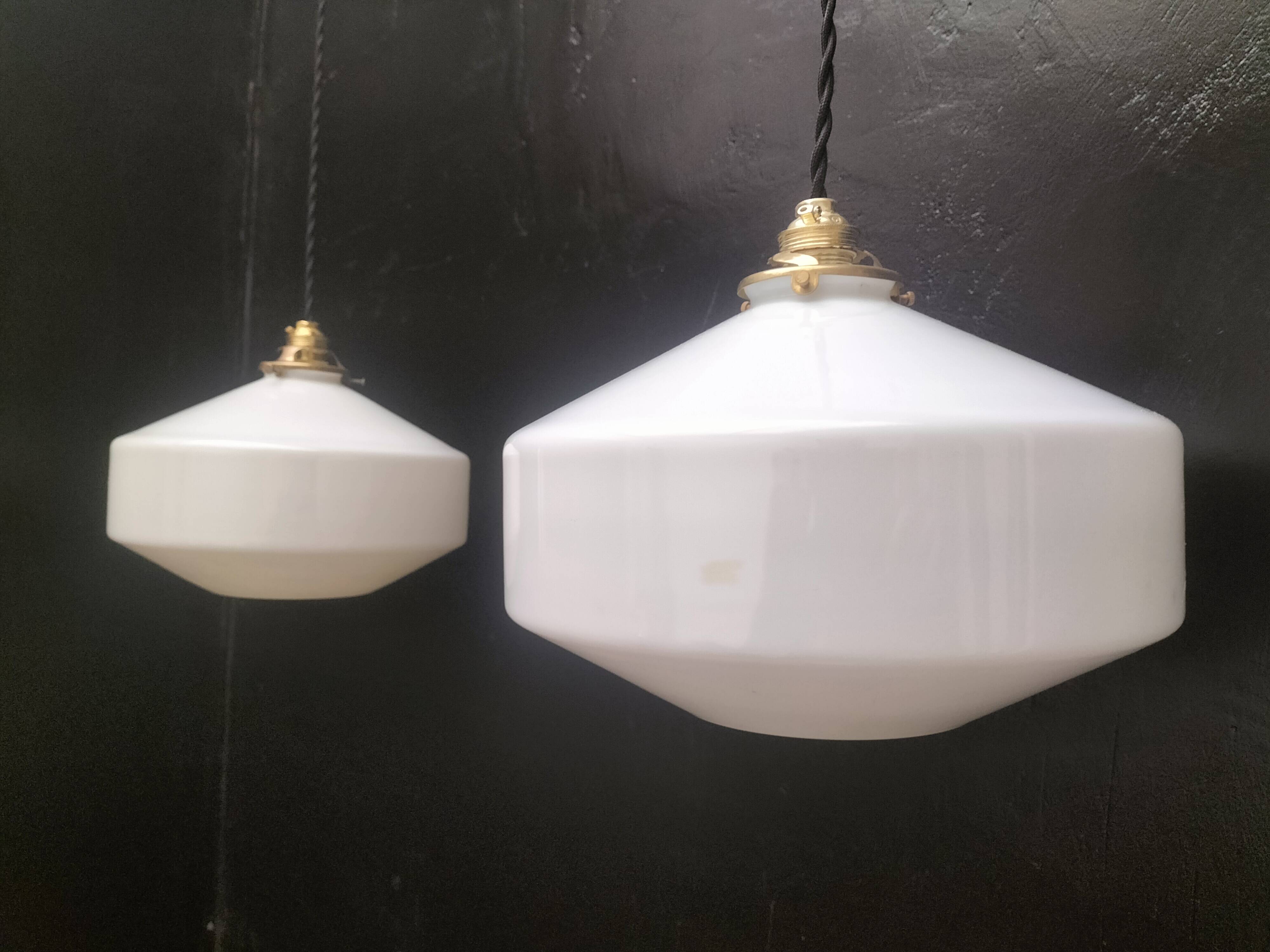 Opaline suspensions
