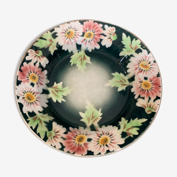 Round hollow dish in Saint Amand earthenware