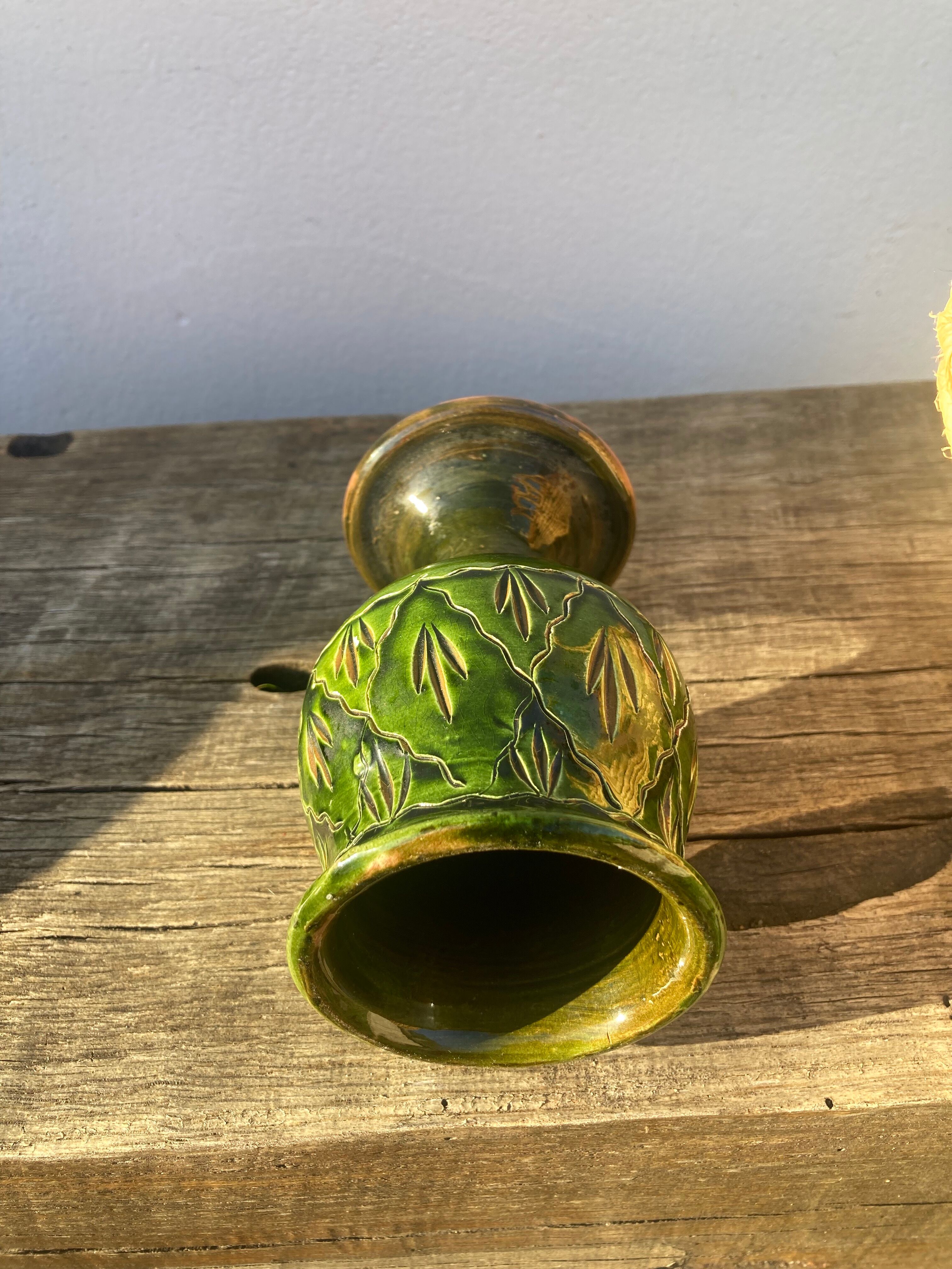 4 verres ou tasses en céramique grès émaillé vert