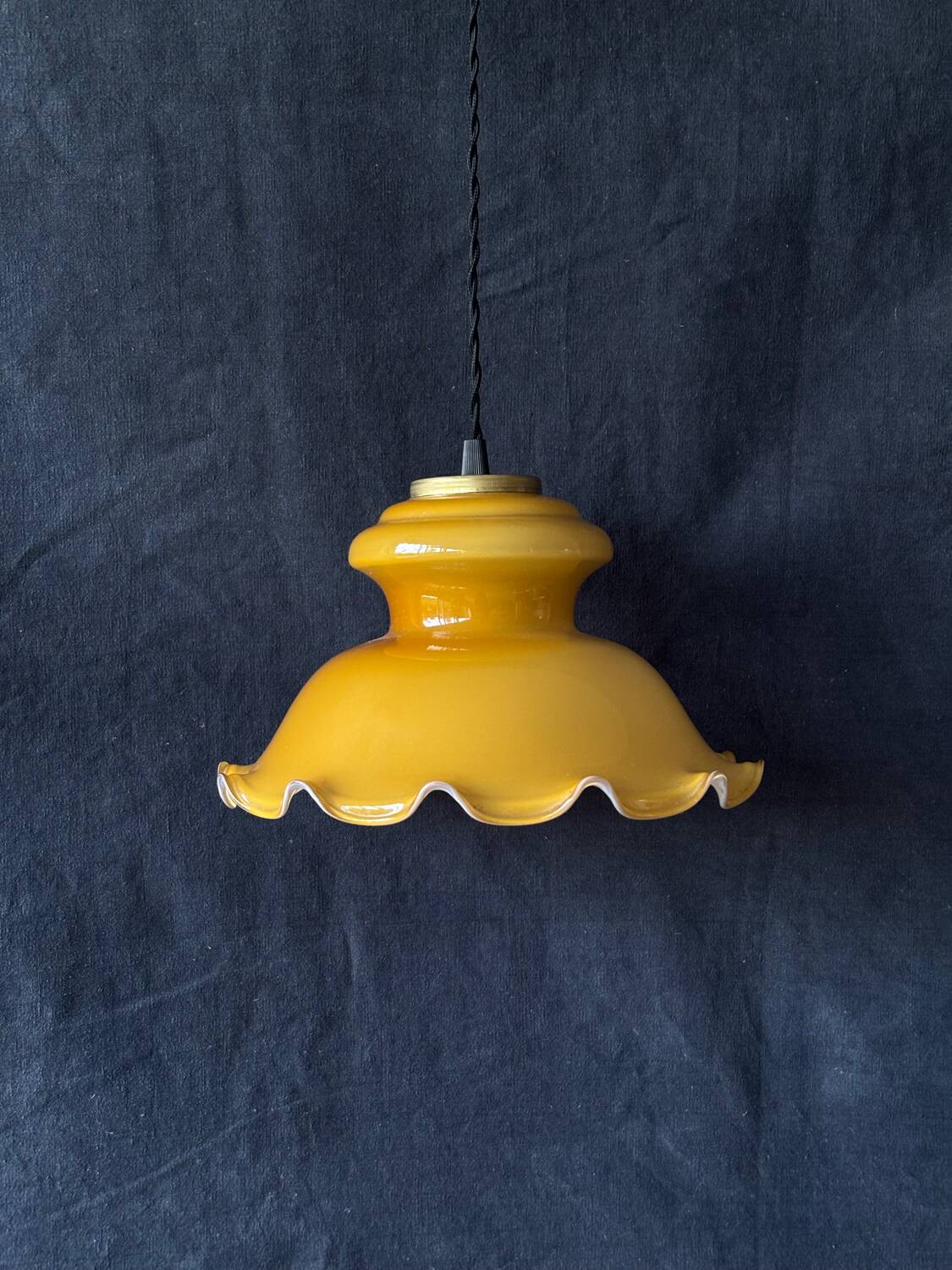 Suspension en opaline art déco