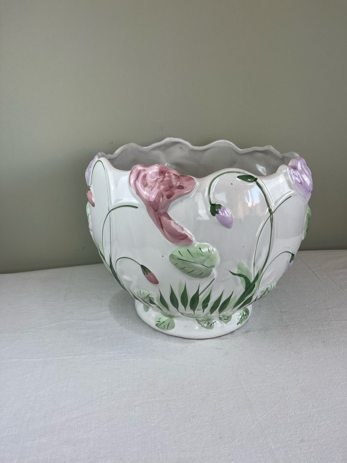 Important glazed ceramic cache pot