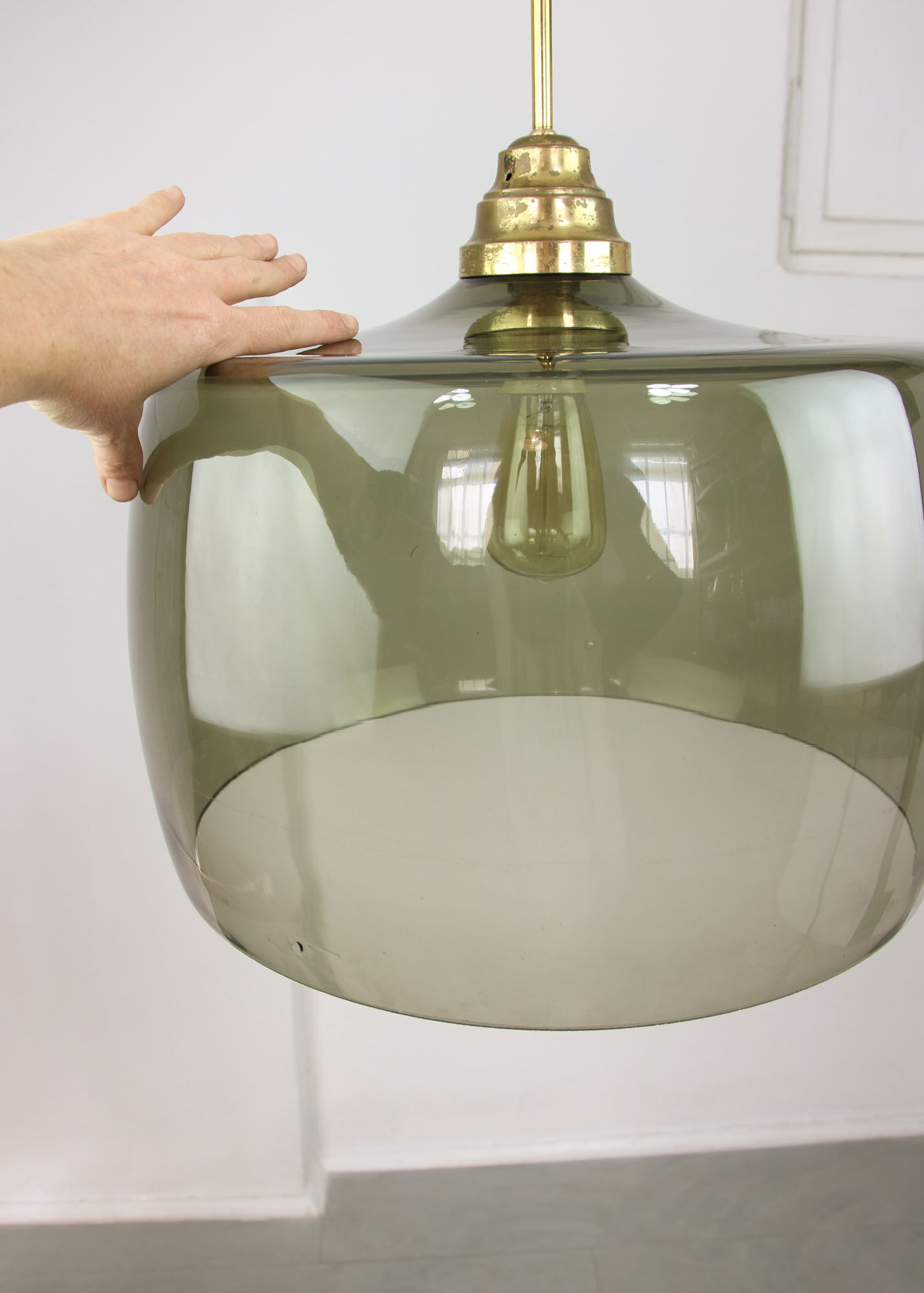 Green italian mid-century glass & brass ceiling lamp