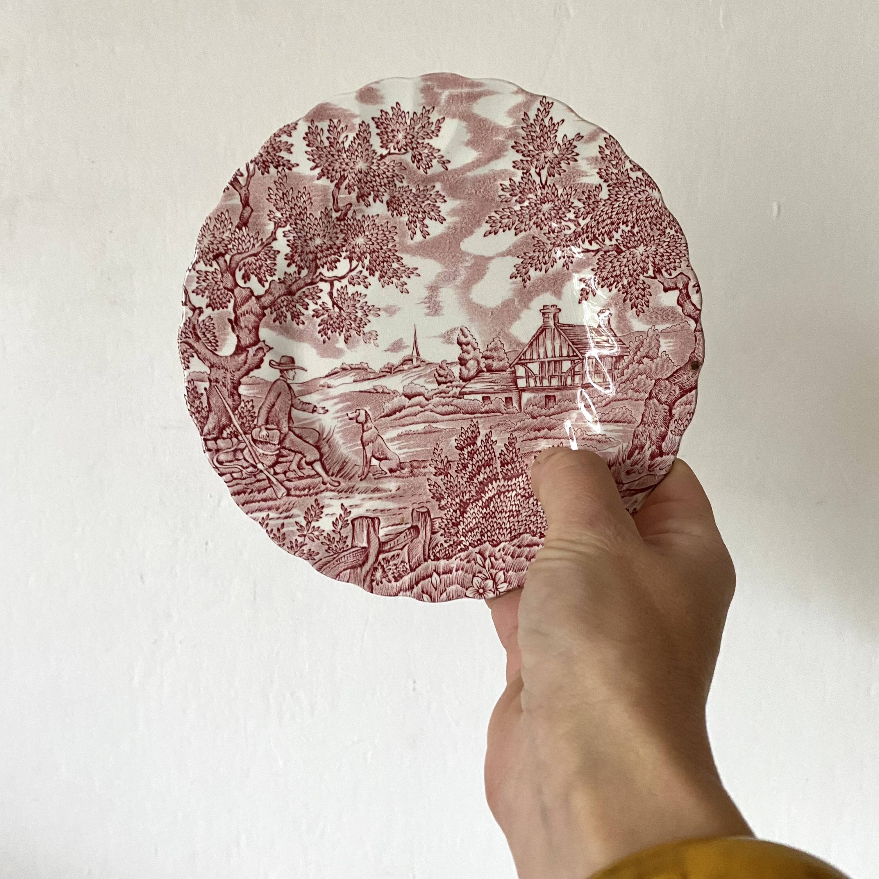 English porcelain dessert plates "the hunter" by Myott