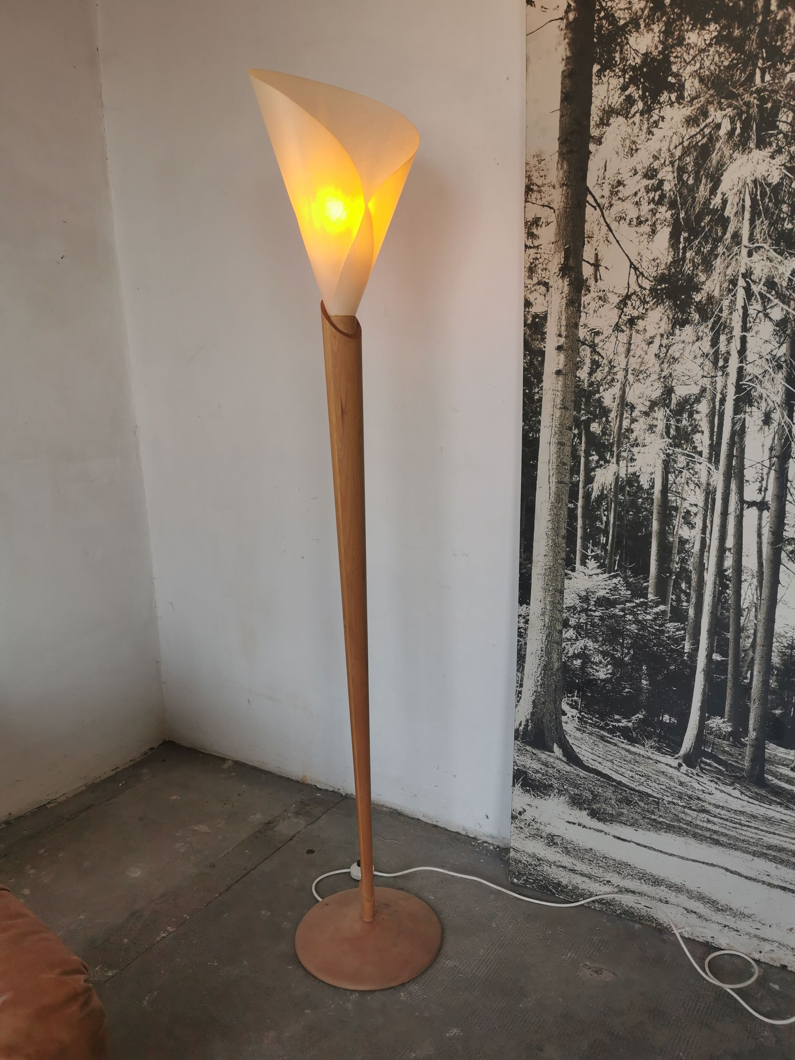 Floral wooden floor lamp