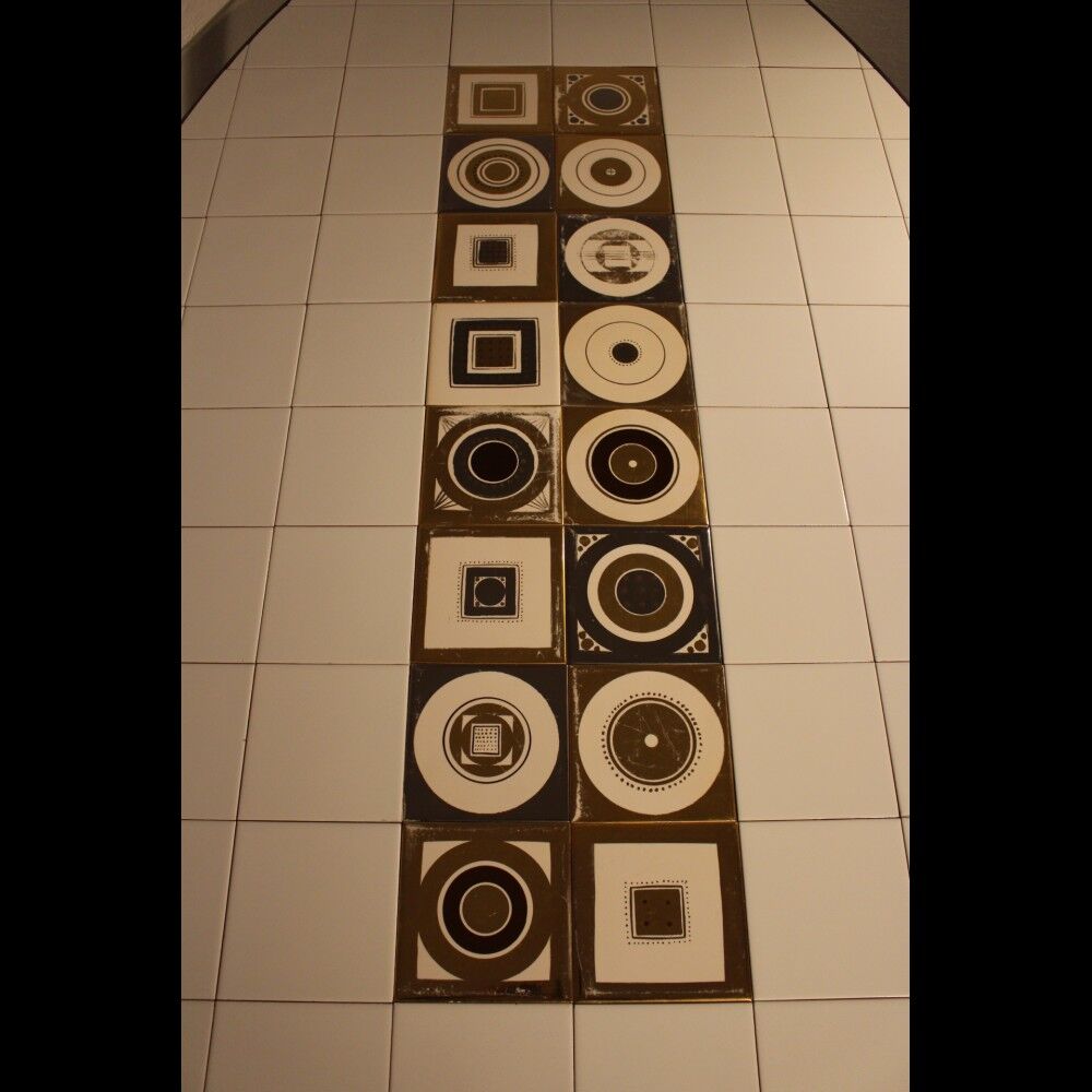 Table de forme ovale des années 1970