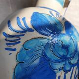 Ceramic pourer with flat bottom and pinched nose