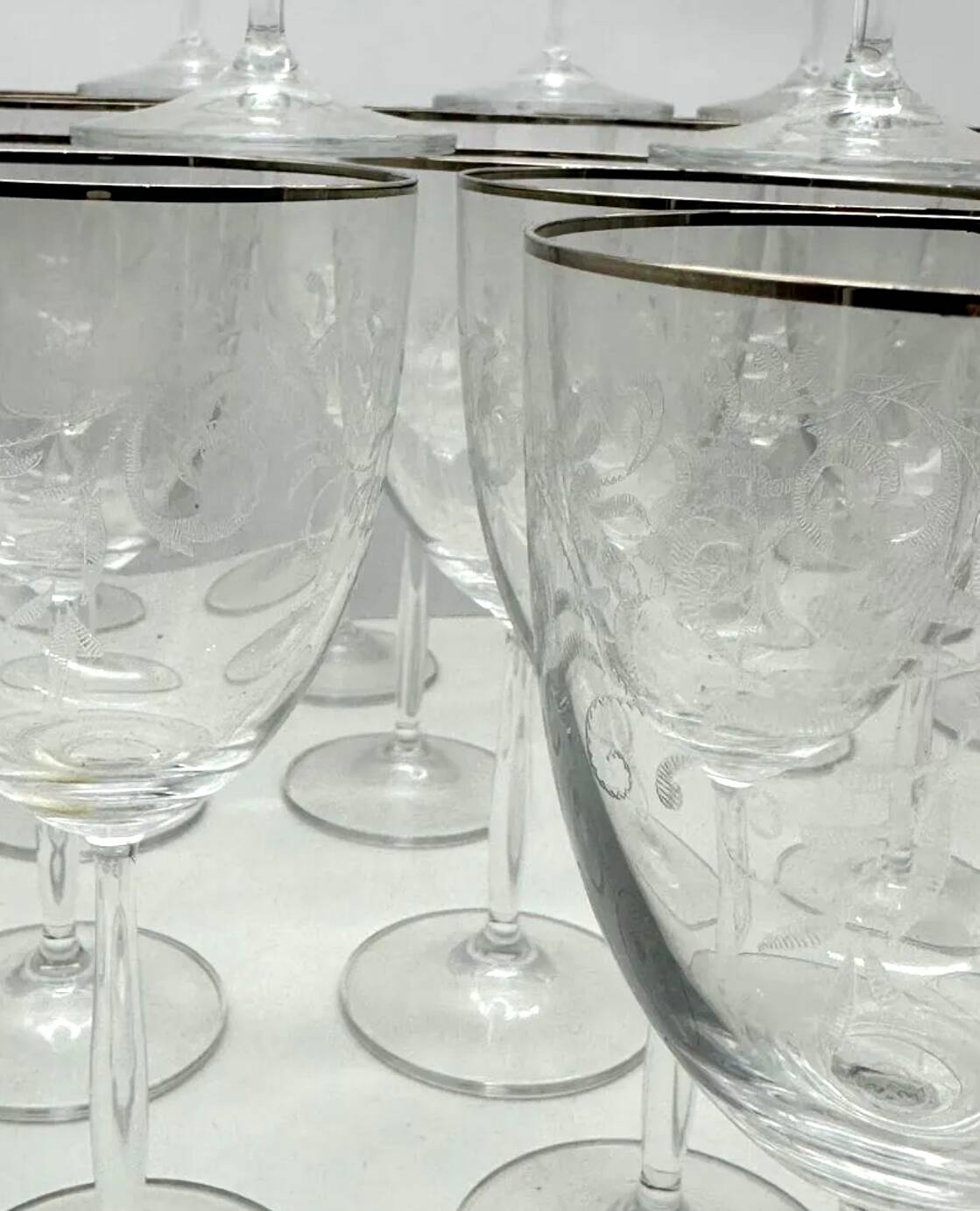 Service de verres en cristal taillé