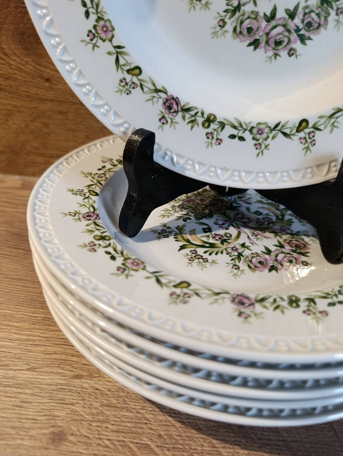 6 Villeroy & Boch Trianon pattern porcelain soup plates