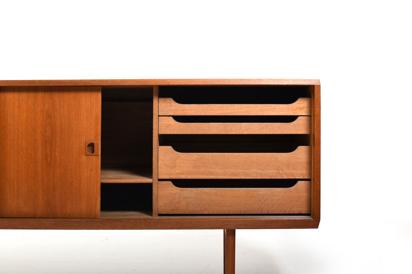 Mid Century fine Danish Sideboard in Oak 1960s.