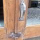 Ancien cabinet vitré en teck birman