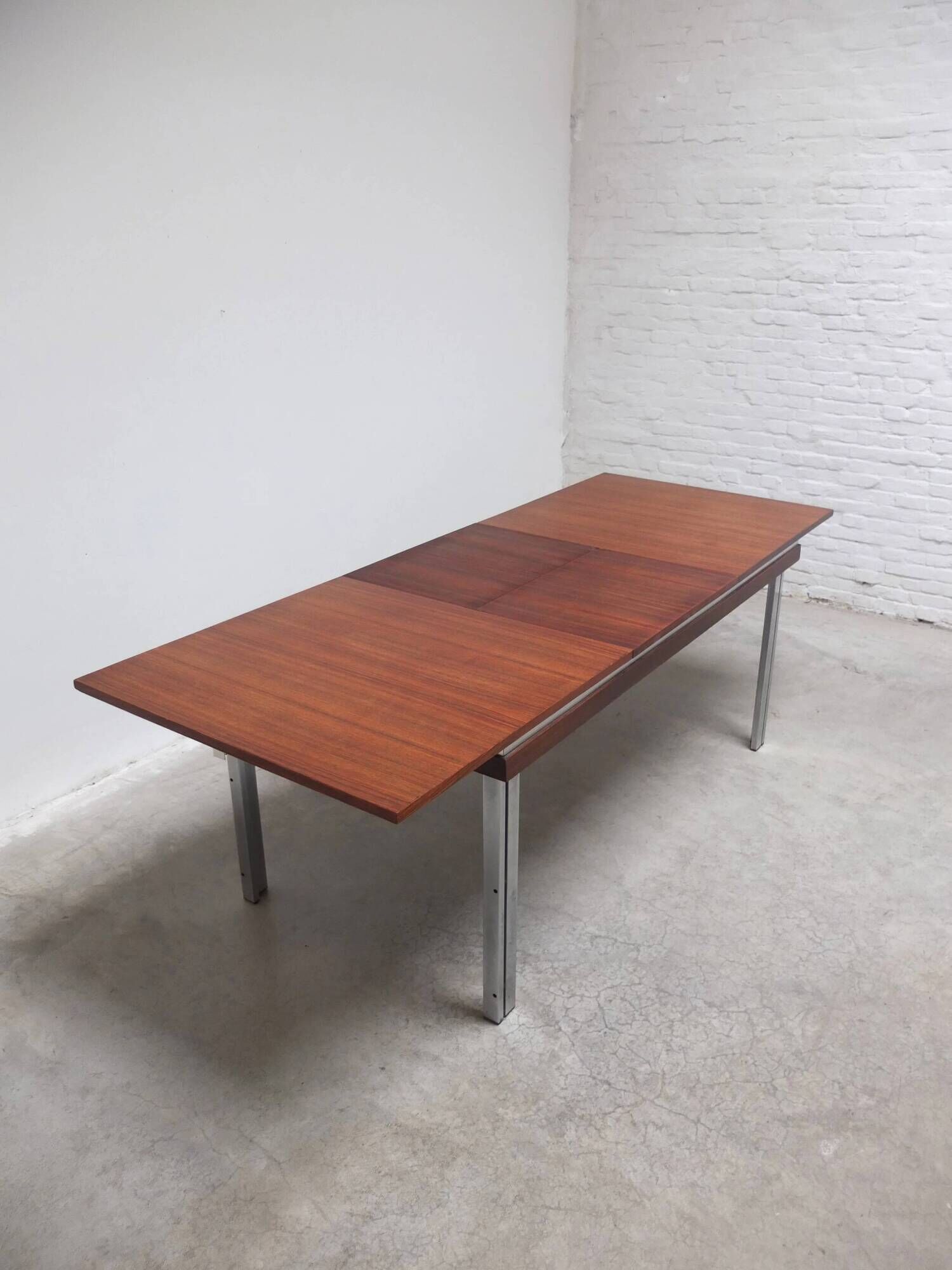 Table à manger extensible par Roger De Winter pour E.M.Y., années 1960.