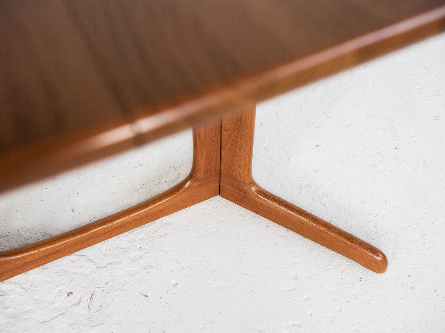 Table ovale danoise en teck avec 2 extensions