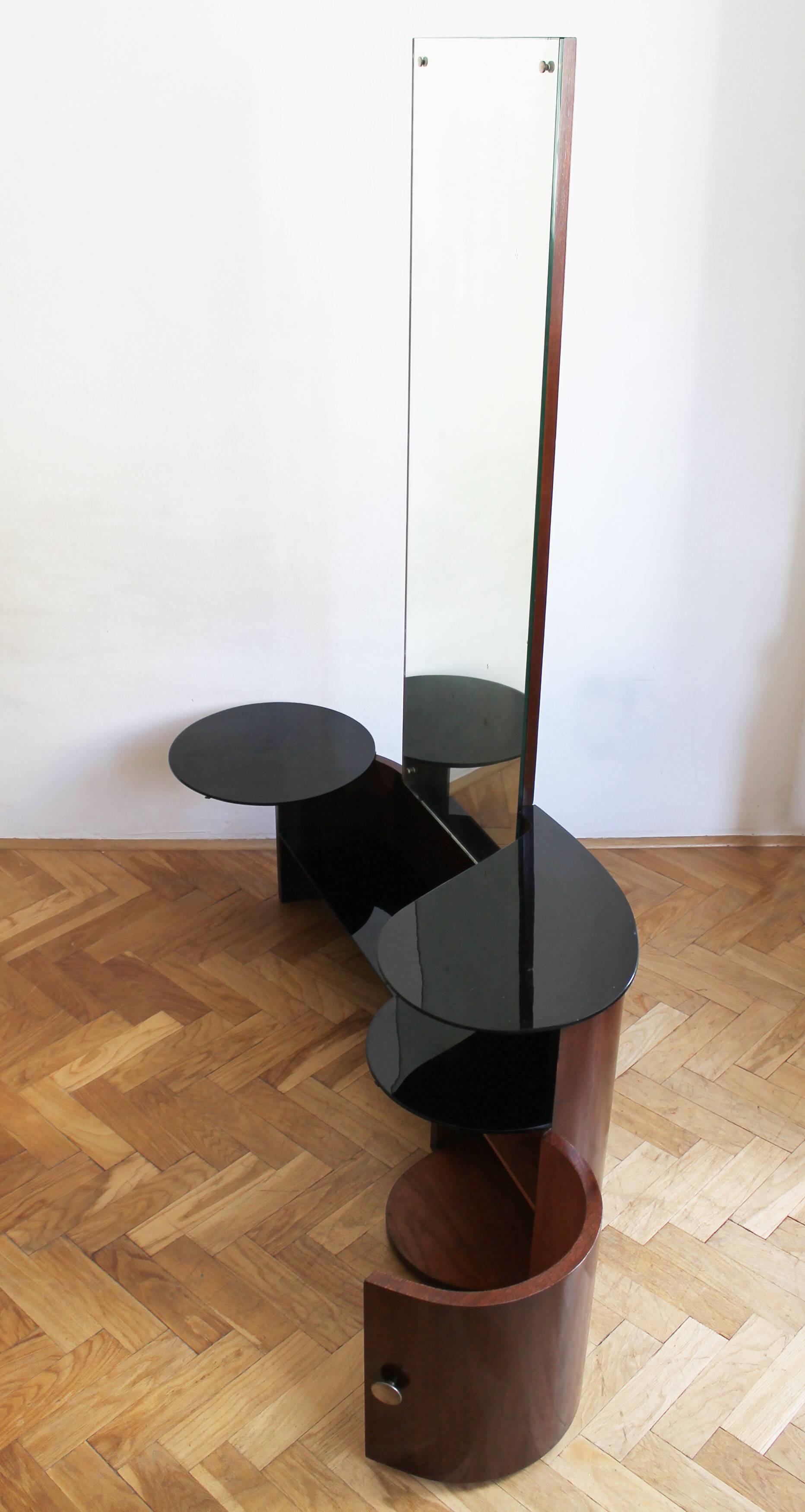 Coiffeuse moderniste des années 1930