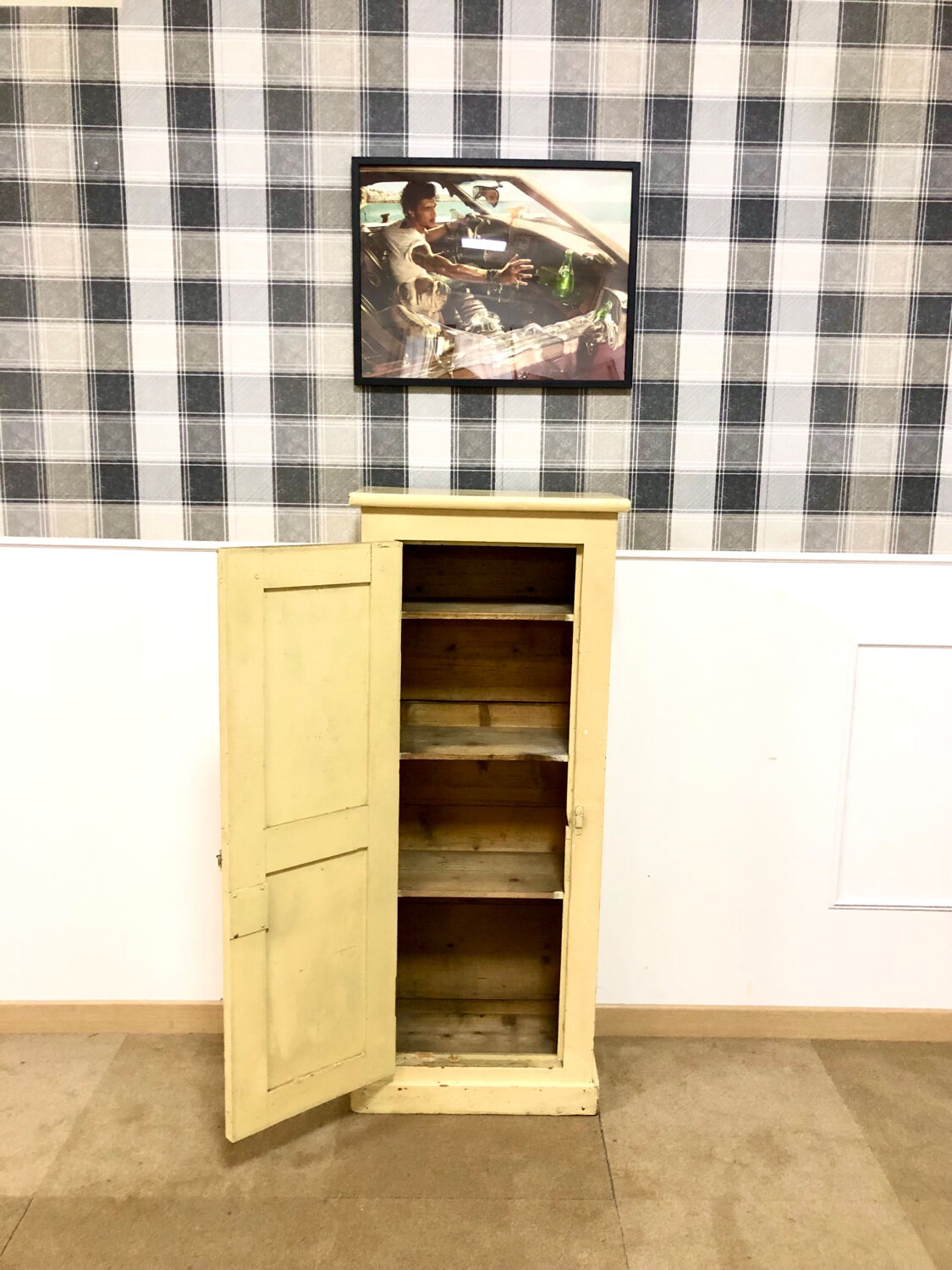 Petite armoire beige vintage