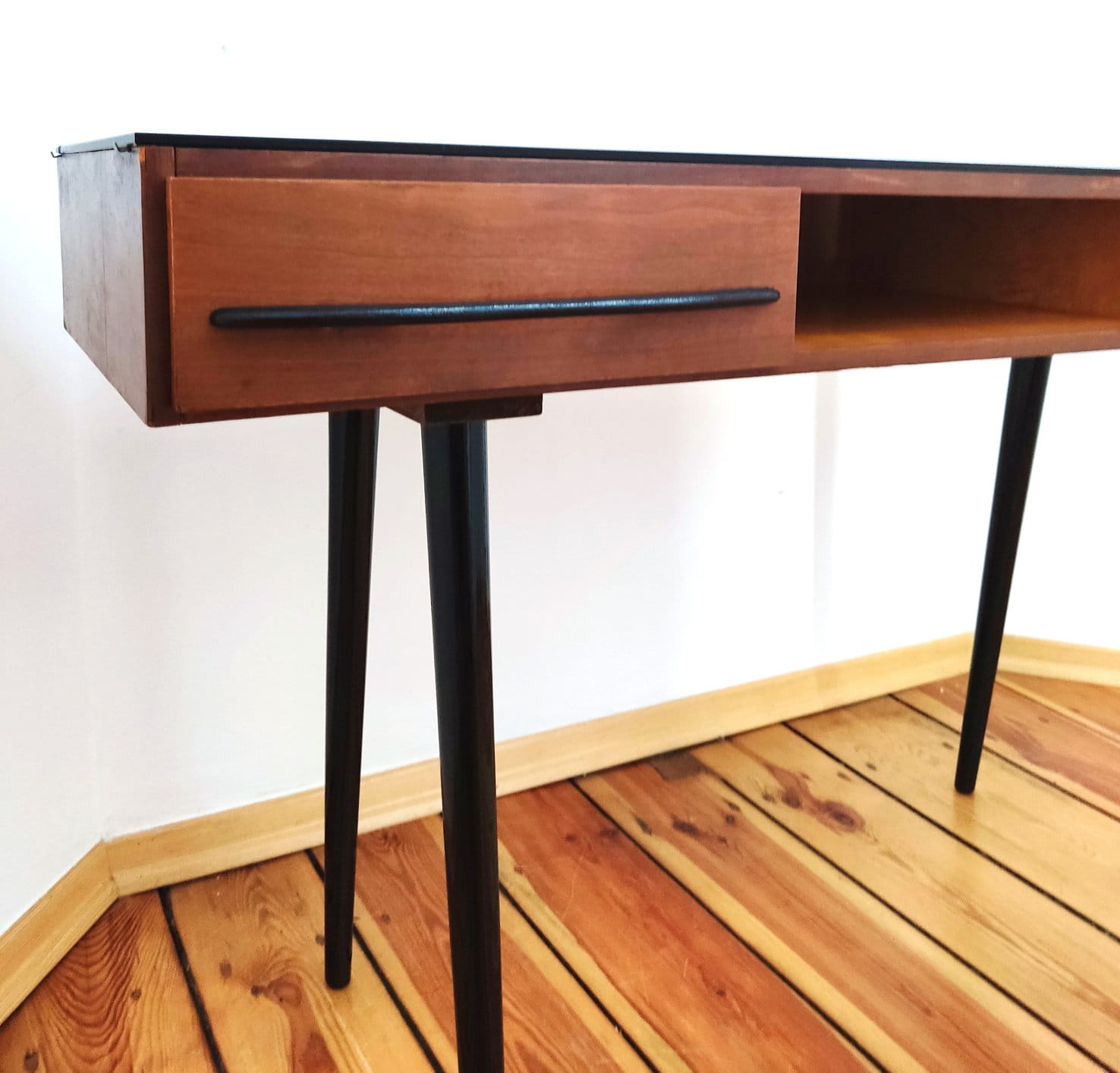Desk by M. Pozar, UP Závody, Czechoslovakia, 1960s