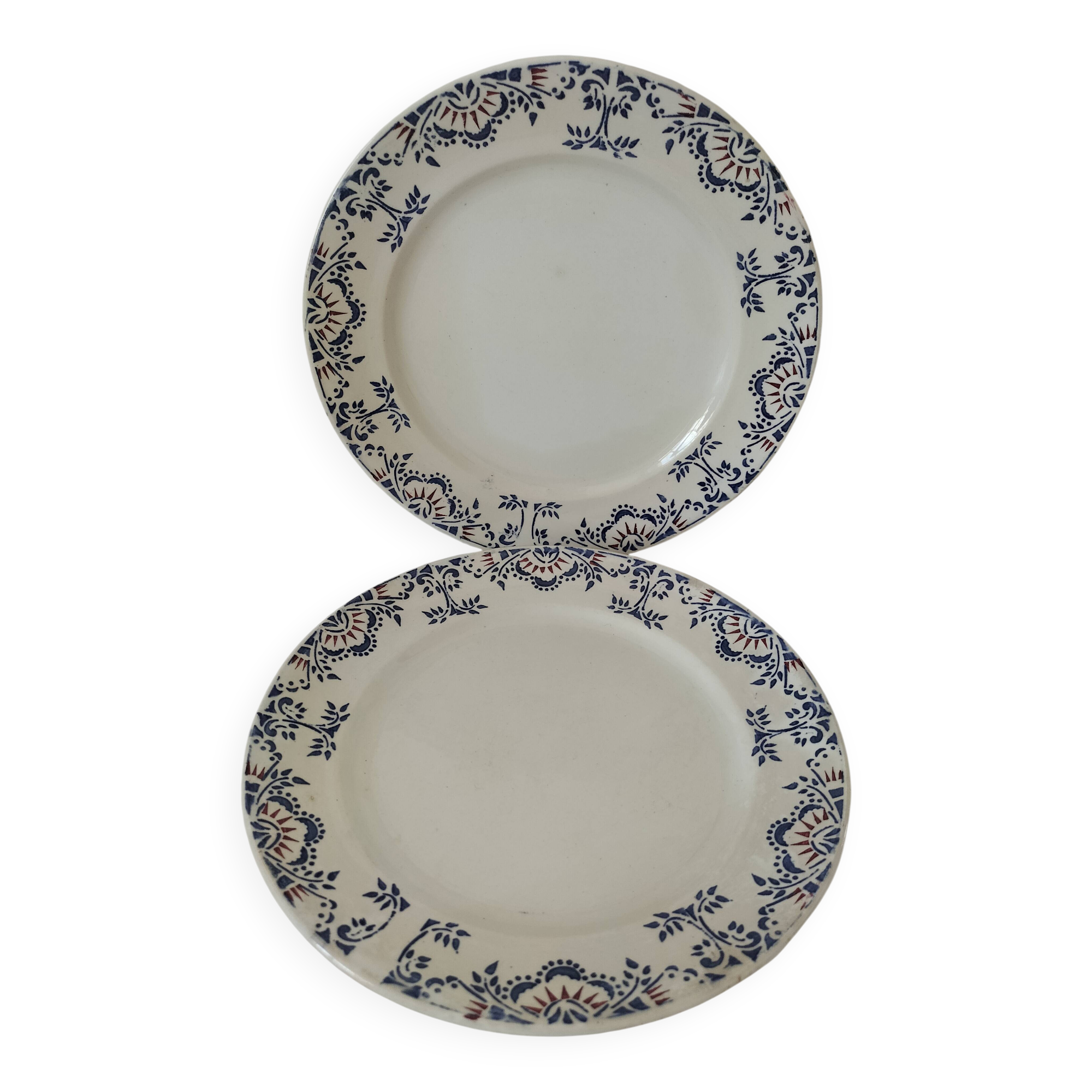 Pair of ironstone plates from Onnaing – blue and red decoration, 19th century