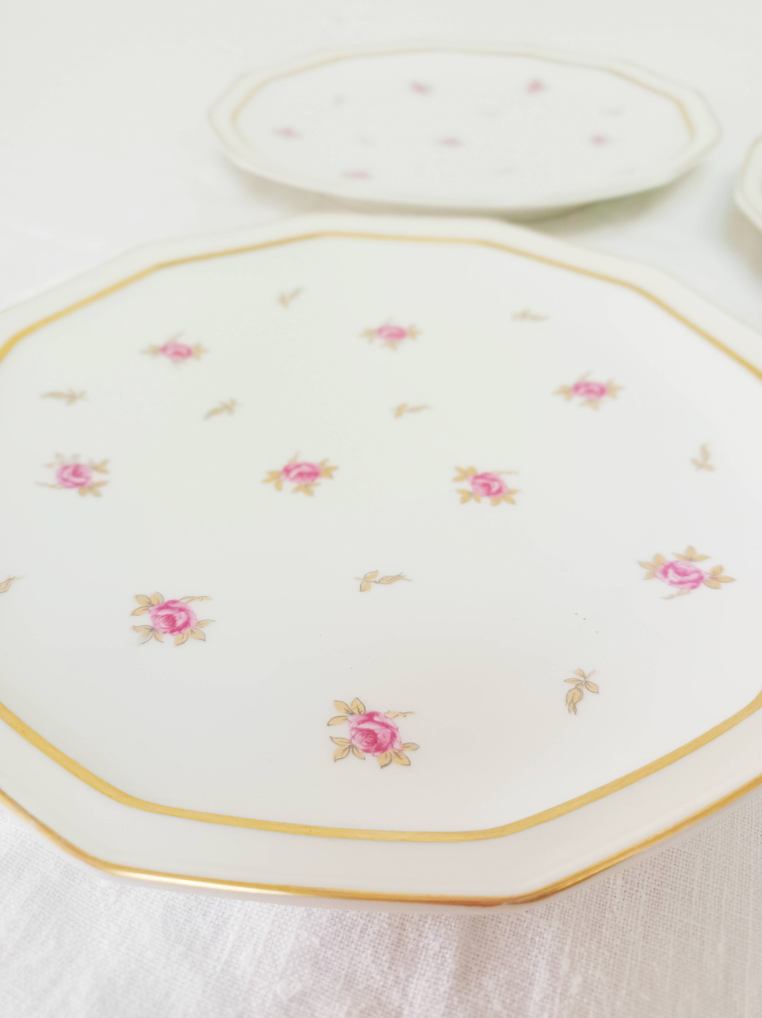 Set of 4 flowery plates in Limoges B & Cie porcelain