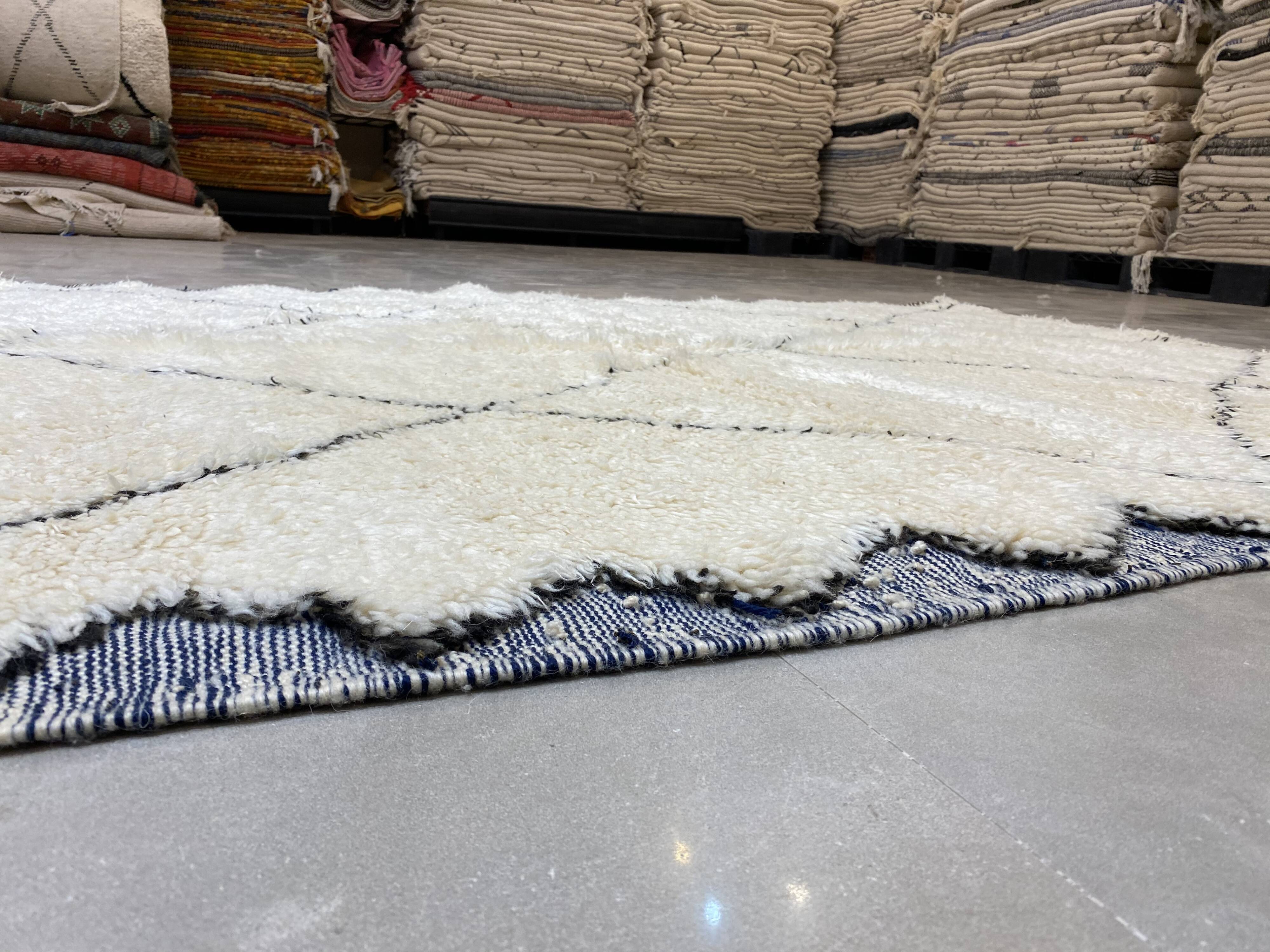 White/black berbere wool carpet 170x250cm