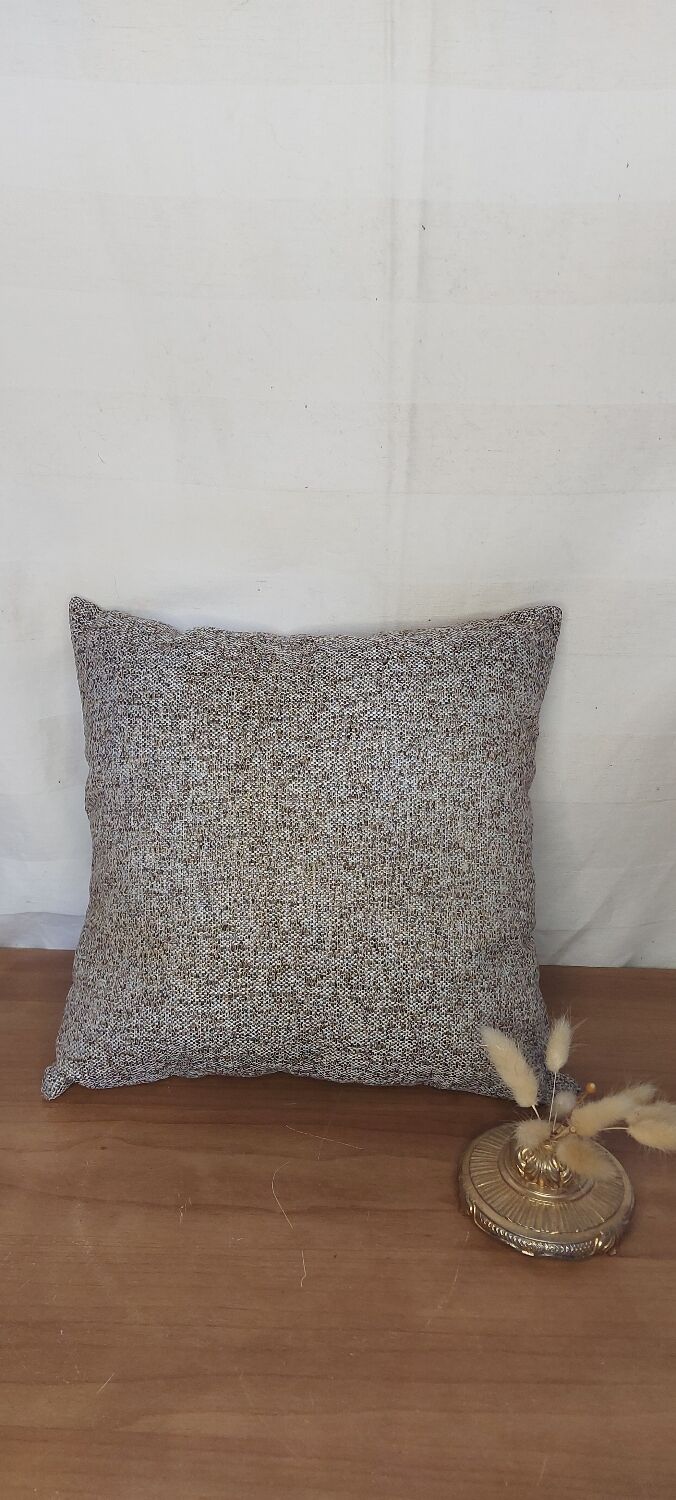 Mole mottled cushion