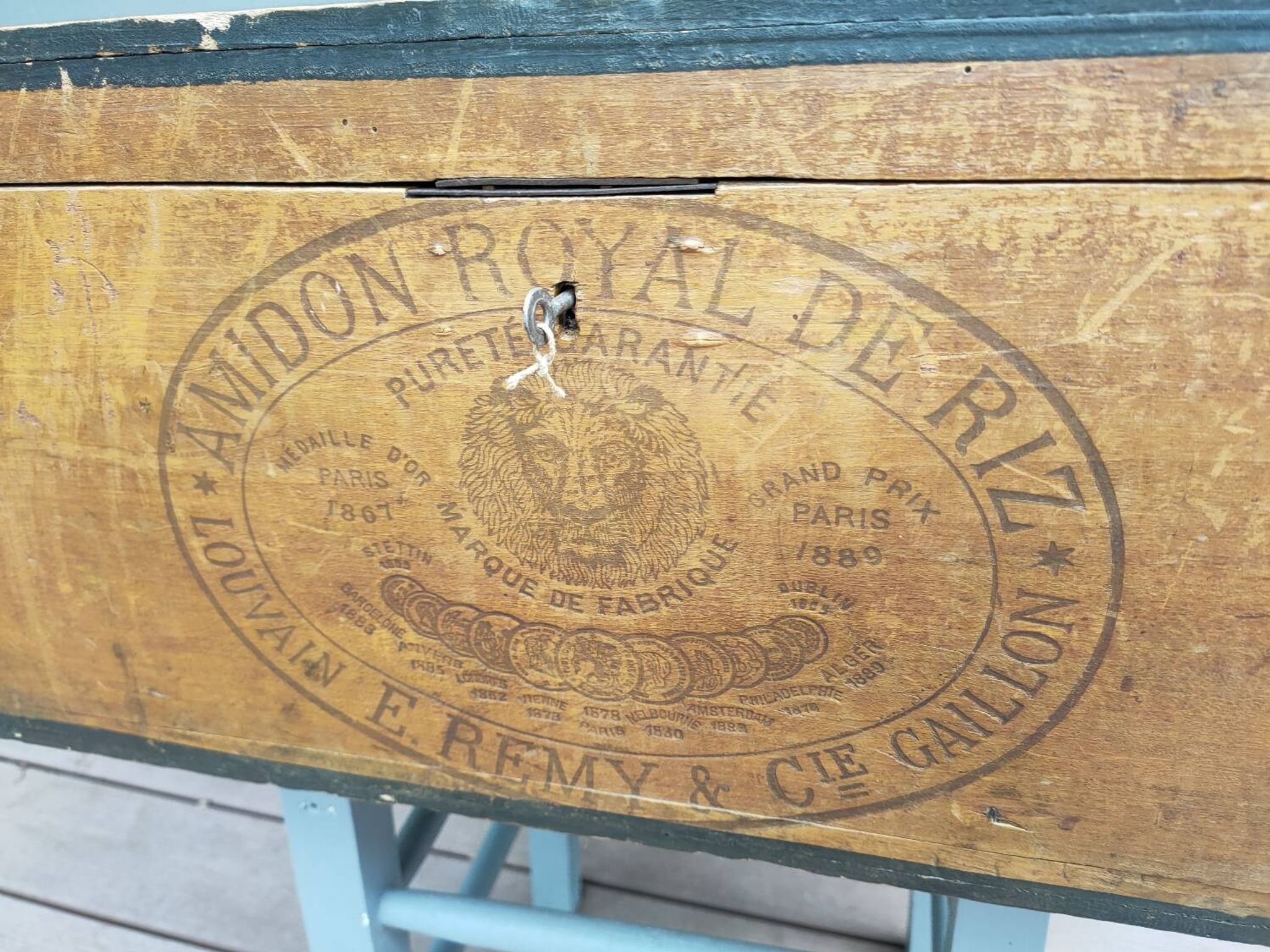 Old wooden advertising trunk Royal rice starch E.Remy & Cie